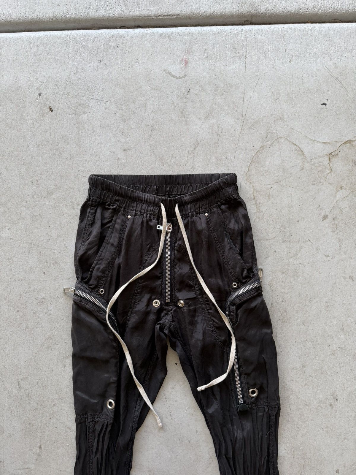 Rick Owens Rick Owens Tecuatl Bauhaus Silk Cargos Size US 26 / EU 42 - 3 Thumbnail