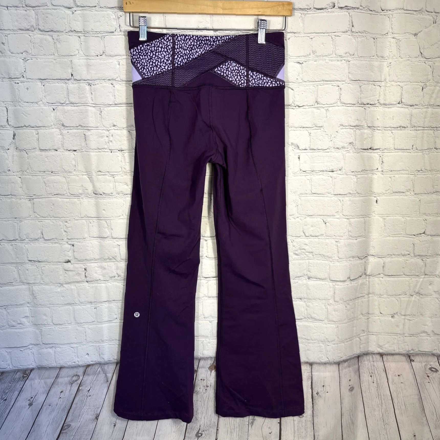 Lululemon Lululemon Groove Geometric Purple Women Activewear Pants 6 Legging Flared 28 Inseam Logo Stretch Size 26" / US 2 / IT 38 - 5 Thumbnail