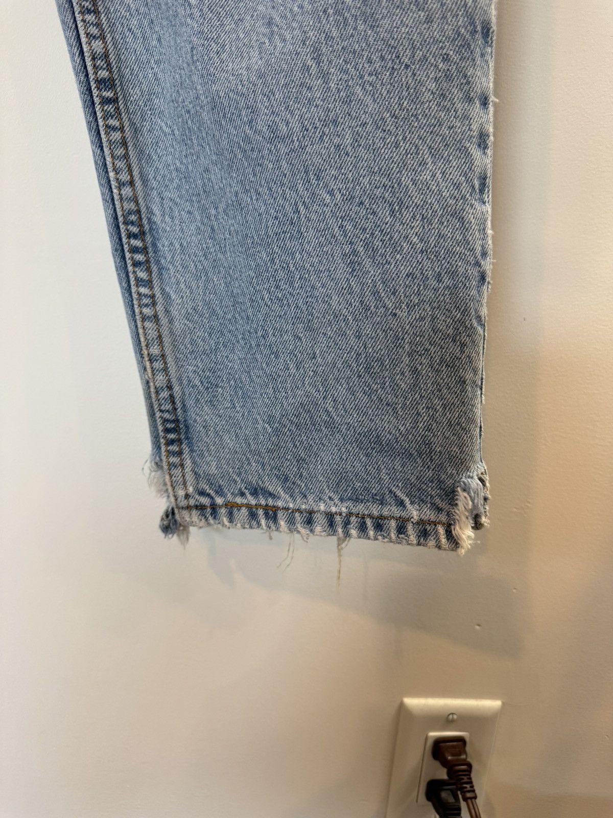 Levi's Vintage Clothing Vintage Levi’s 550 Light Wash Distressed Jeans, W35 x L31 Size US 35 - 5 Thumbnail