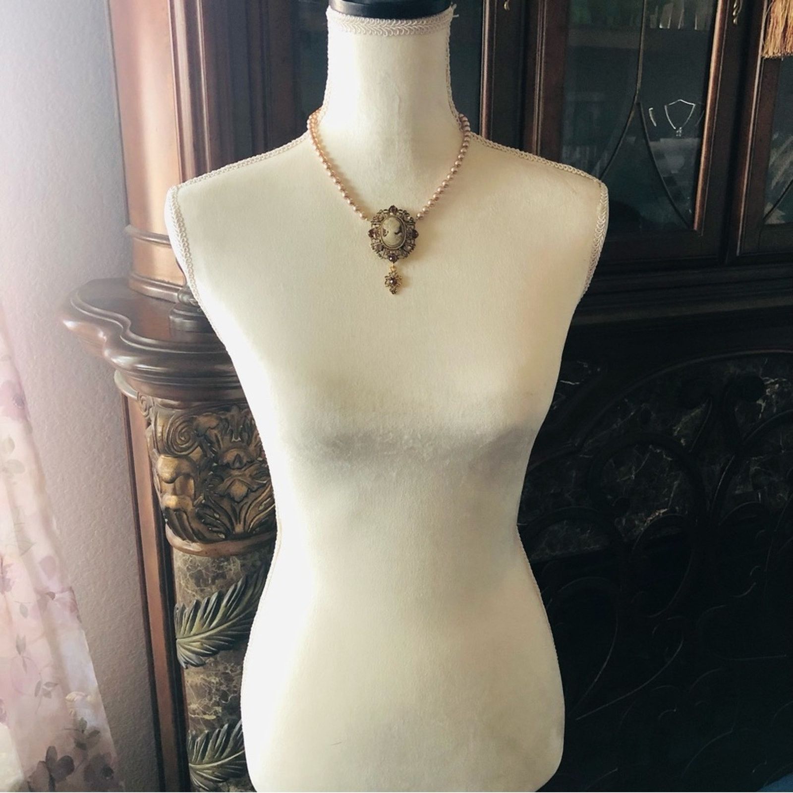 Handmade Handcrafted repurpose victorian lady cameo Pearl necklace Size ONE SIZE - 7 Thumbnail
