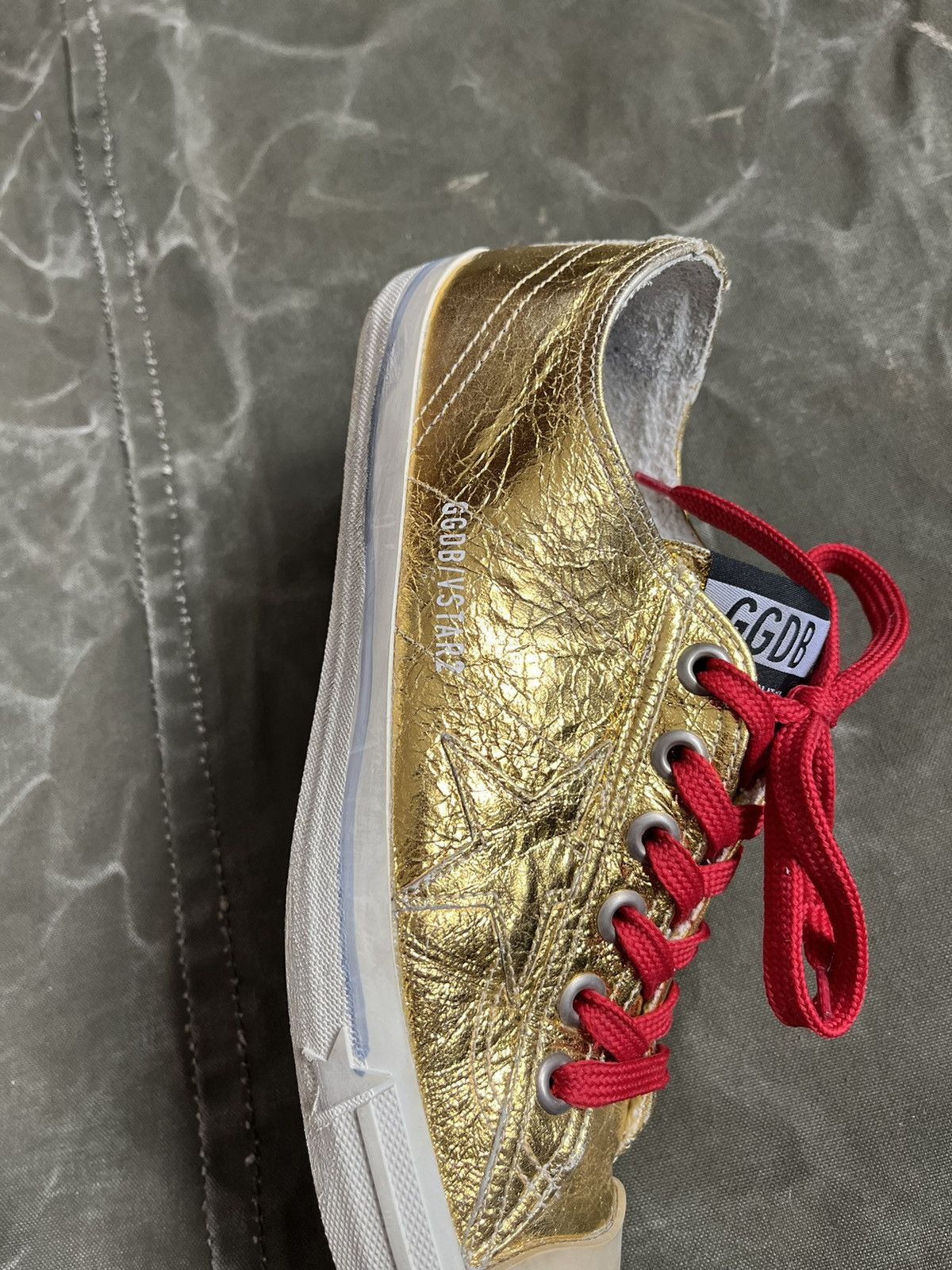 Golden Goose × Vintage GGDB Golden Goose Deluxe Brand V-star 2 Gold Low Sneakers Size US 7 / EU 40 - 15 Thumbnail