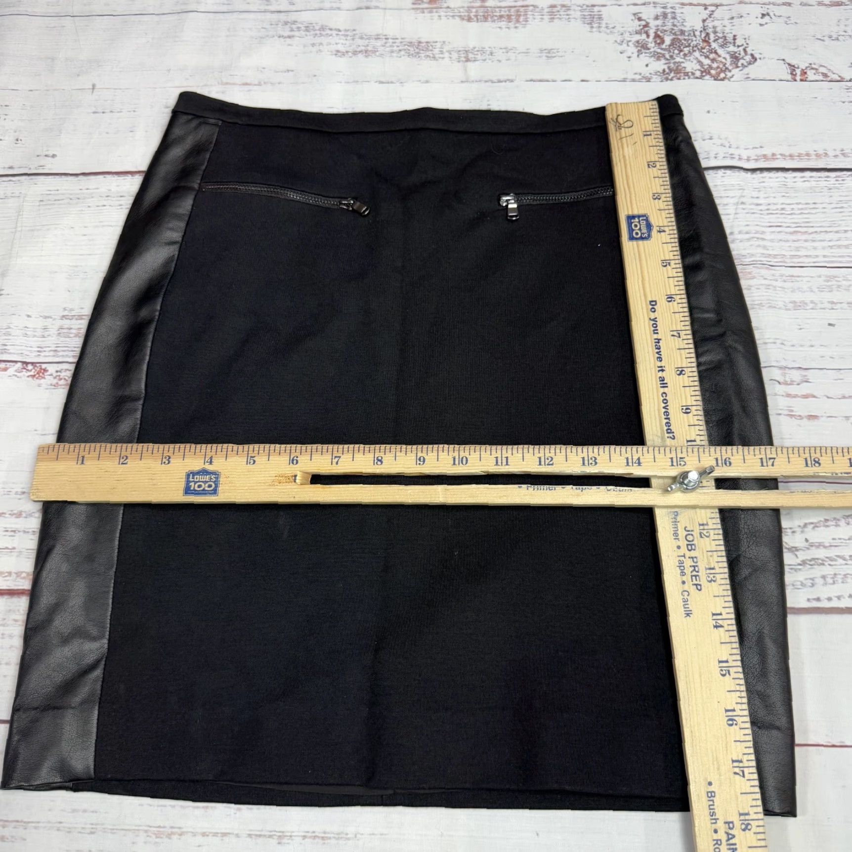 Ann Taylor Ann Taylor Black Mini Skirt Side Faux Leather Trim Lined Size 0 Womens Size 25" / US 0 / IT 36 - 2 Thumbnail