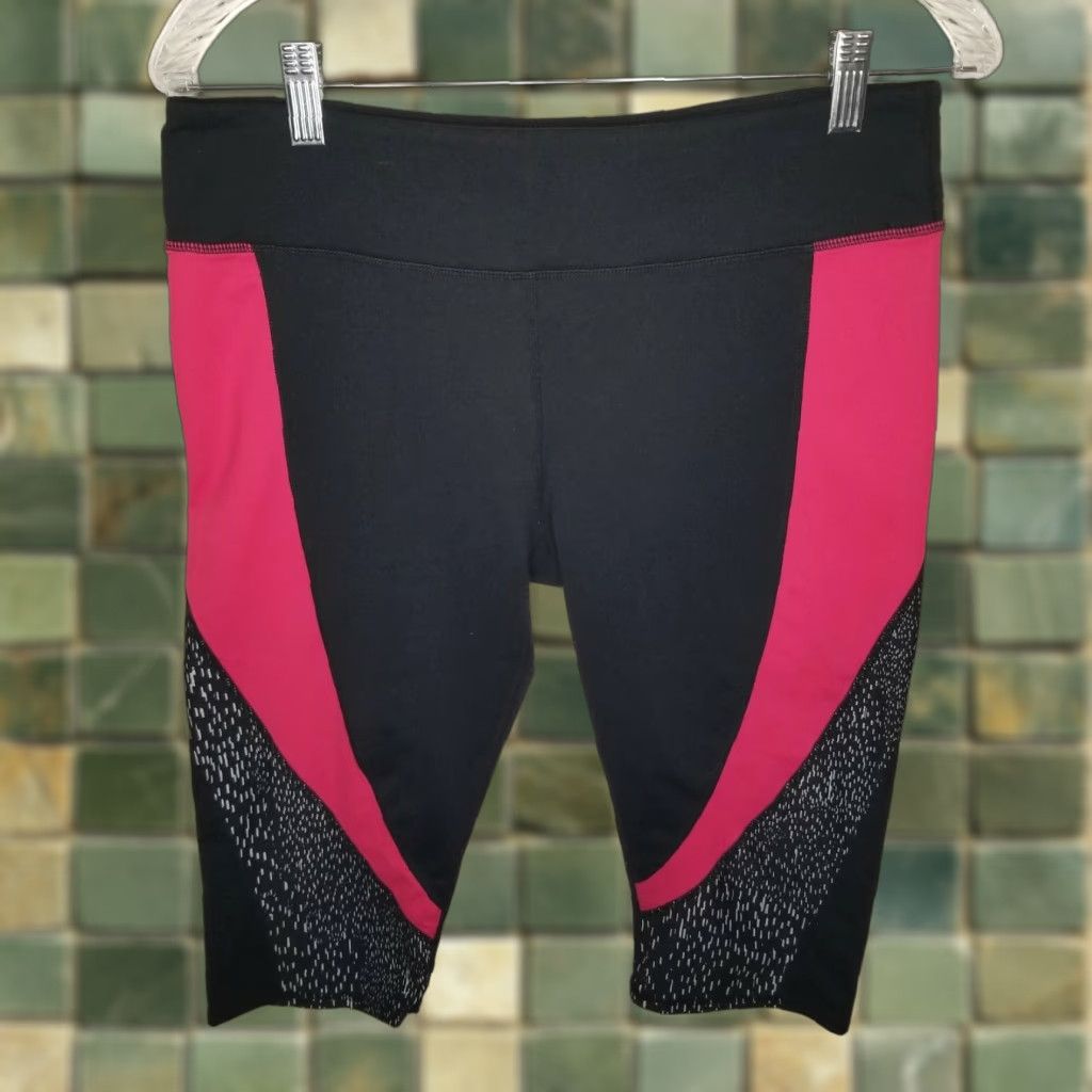 Fabletics FABLETICS Capris Women Black Pink Compression Capri M-L 16" WAIST 15" INSEAM Women’s Pants Size ONE SIZE - 1 Thumbnail