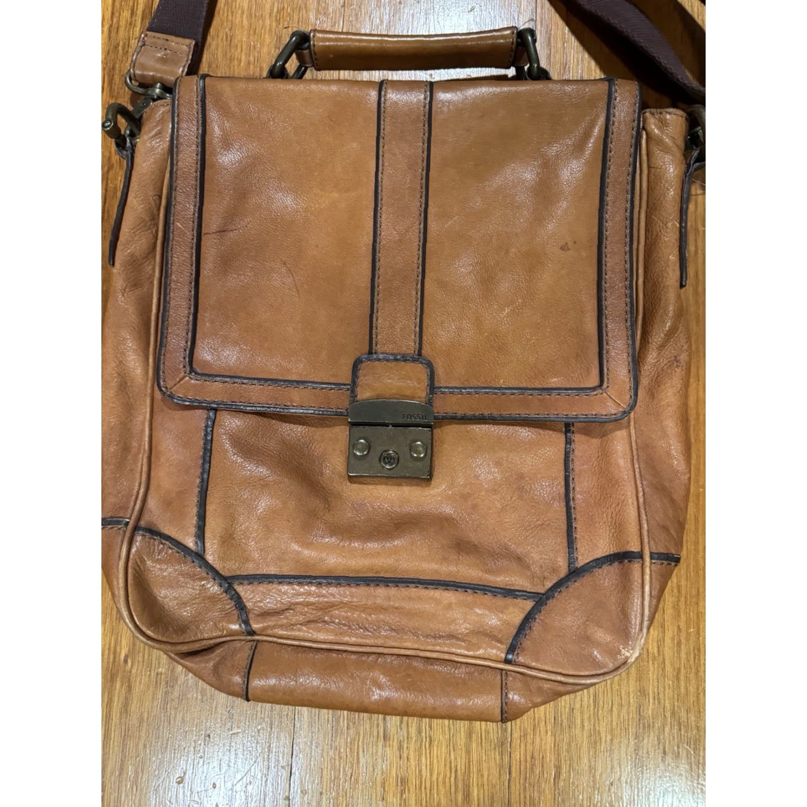 Fossil VINTAGE Fossil Estate Leather Messenger Bag North South City Bag Cognac Brown Messenger Bag Men/Women Unisex Adults Large Brown Leather Vintage Size ONE SIZE - 4 Thumbnail