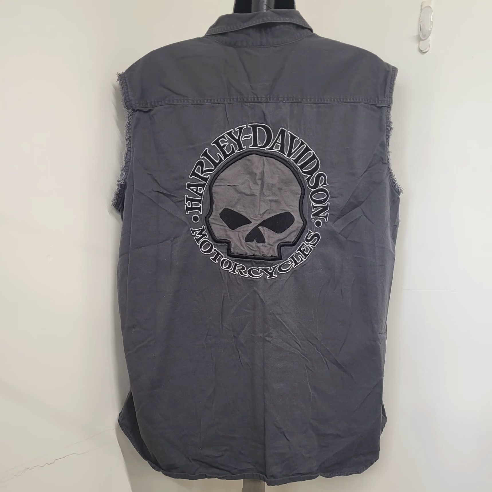 Harley Davidson Harley-Davidson Shirt Men's 2XL Gray Vest Sleeveless Willie G Skull Embroidered Button-Down Collared Biker Size US XXL / EU 58 / 5 - 4 Thumbnail