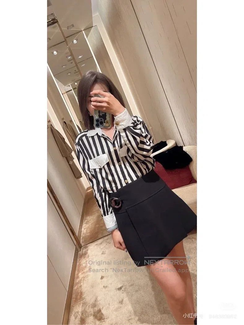 Louis Vuitton Louis Vuitton Black pleated patchwork button skirt Size 35" - 9 Thumbnail
