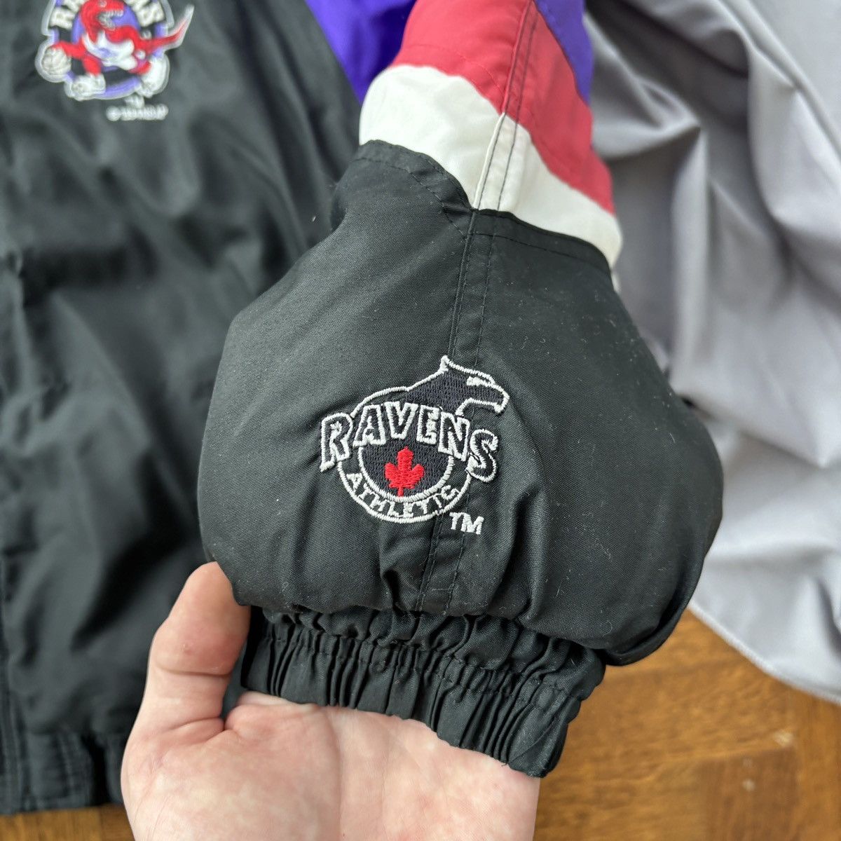 NBA 1994 Toronto Raptors Puffer Jacket Vintage NBA Raven Coat Size US XL / EU 56 / 4 - 6 Thumbnail