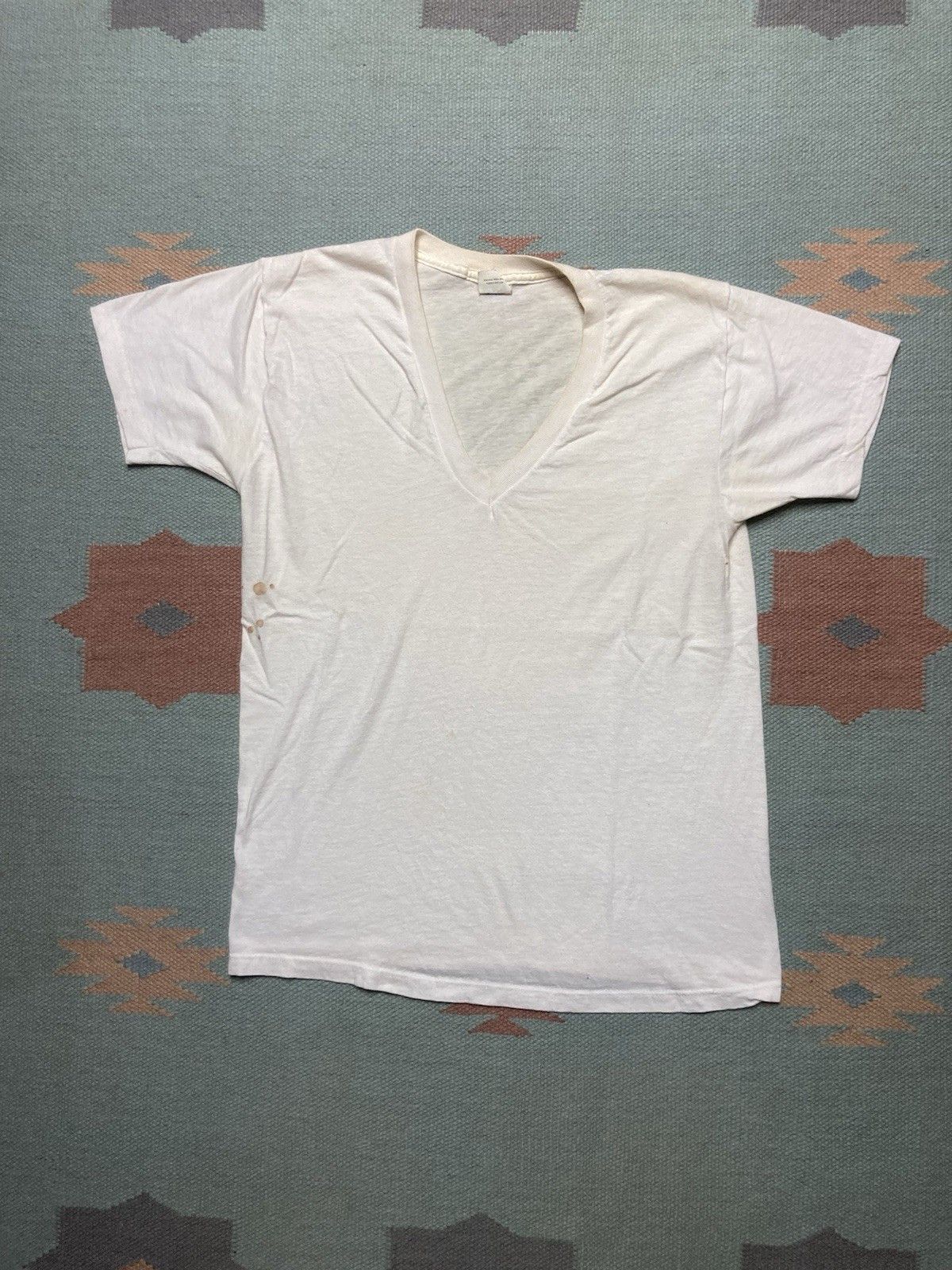Vintage 70s blank white t shirt v neck soft cotton single stitch M Size US M / EU 48-50 / 2 - 1 Thumbnail