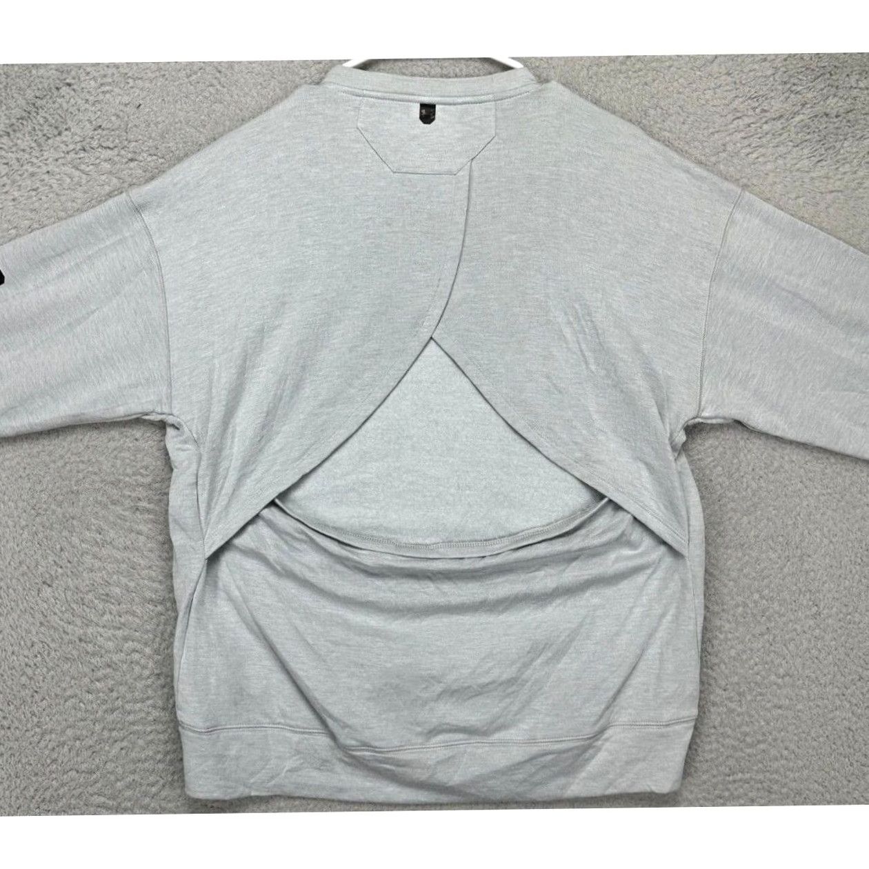 Under Armour Under Armour Sweatshirt Womens Large Unstoppable Grey Cutout Back Pullover Crew Neck Fitted Long Sleeve NEW Size L / US 10 / IT 46 - 5 Thumbnail