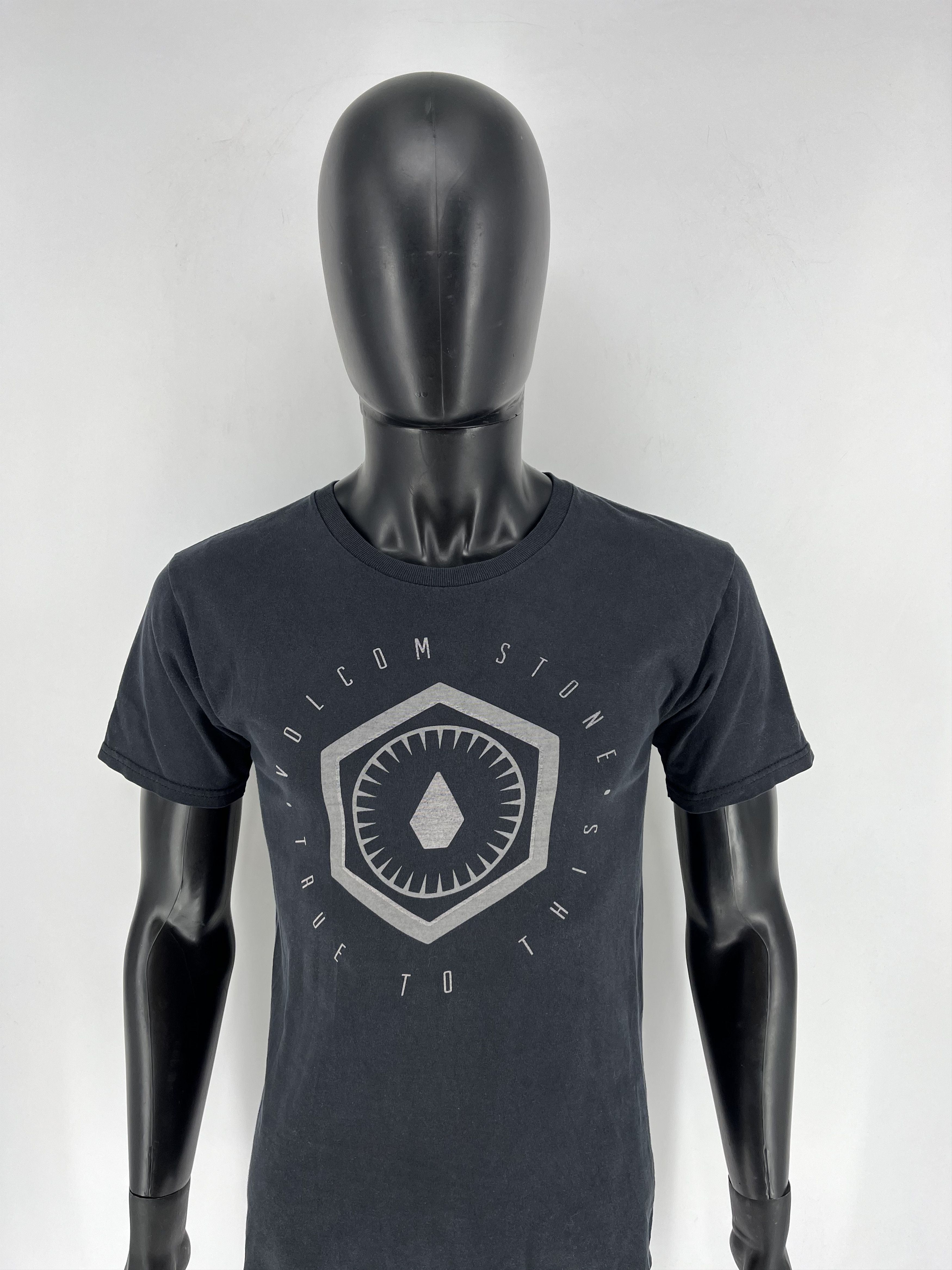 Band Tees × Volcom Vintage Y2K Volcom Stone Skateboard Pin Logo Design Tshirt Size US S / EU 44-46 / 1 - 5 Thumbnail