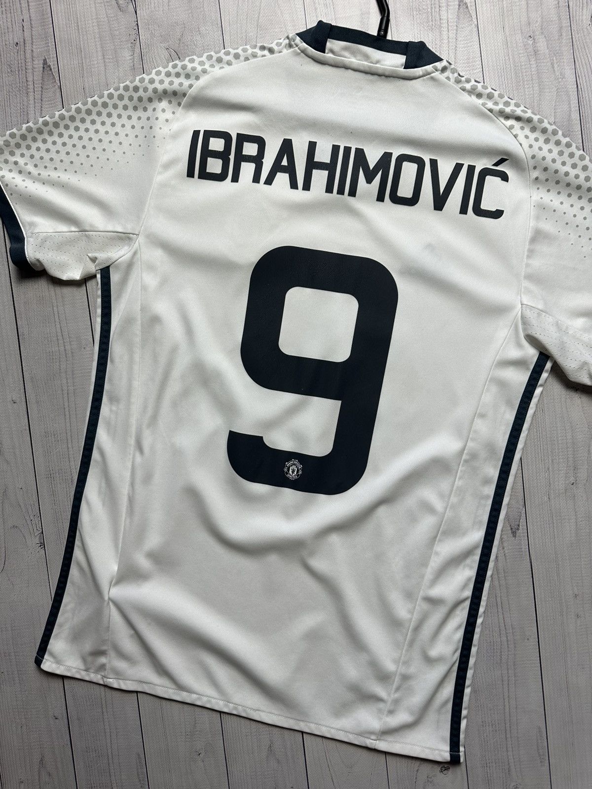 Adidas × Vintage Vintage adidas Manchester United Ibrahimovich soccer jersey Size US S / EU 44-46 / 1 - 3 Thumbnail