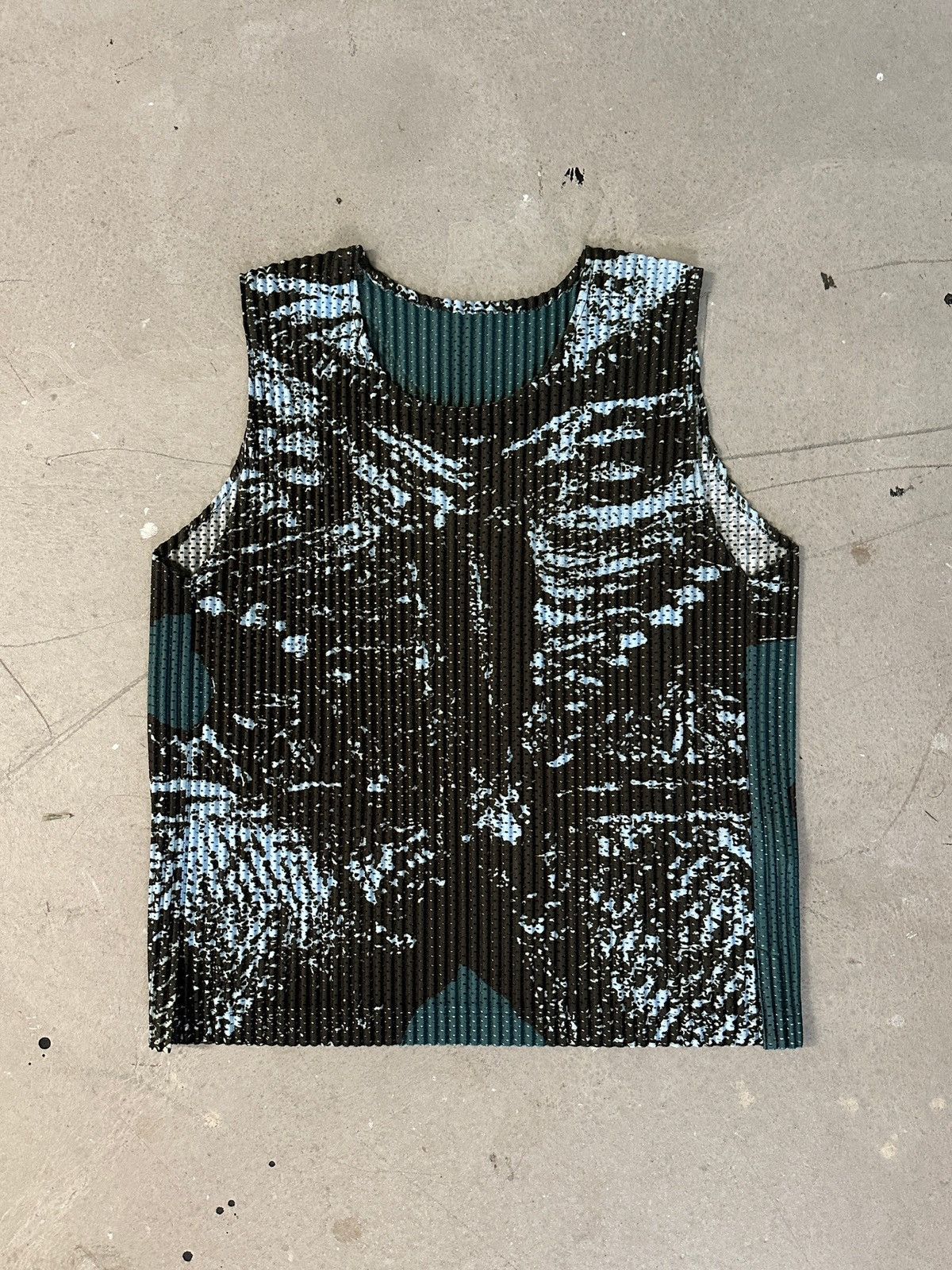 image of Issey Miyake Homme Plissé 2000S Graphic Print Crew Neck Vest in Green, Men's (Size Medium)