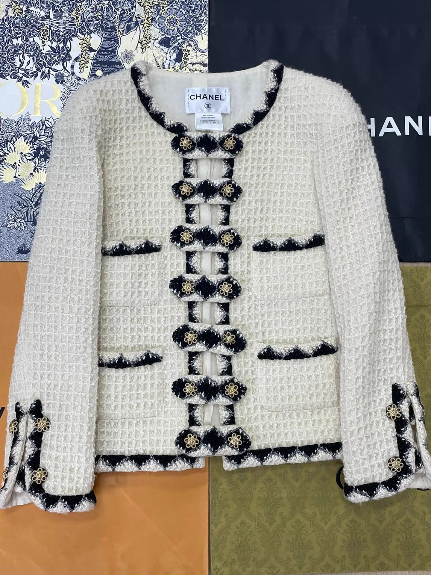 Chanel Chanel Salzburg White & Black Color Block Jacket 40 Size M / US 6-8 / IT 42-44 - 1 Thumbnail