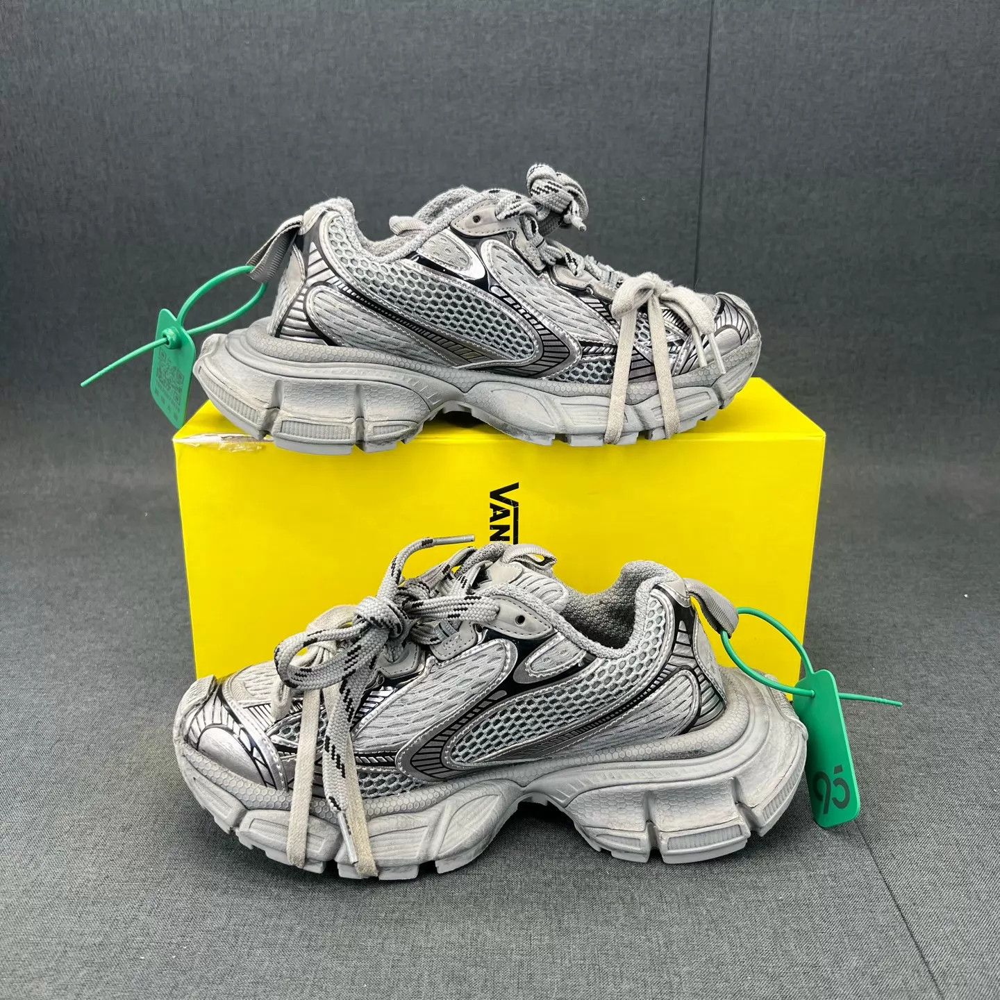 Balenciaga Balenciaga 3xl Silver Gray 35 Worn 2x Like New Size US 4.5 / IT 34.5 - 7 Thumbnail