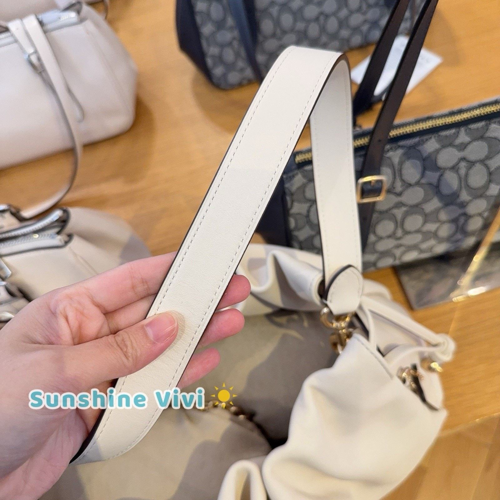 Coach NWT Coach Faye Large Shoulder Bag CCE68 Gold/Chalk Size ONE SIZE - 4 Thumbnail