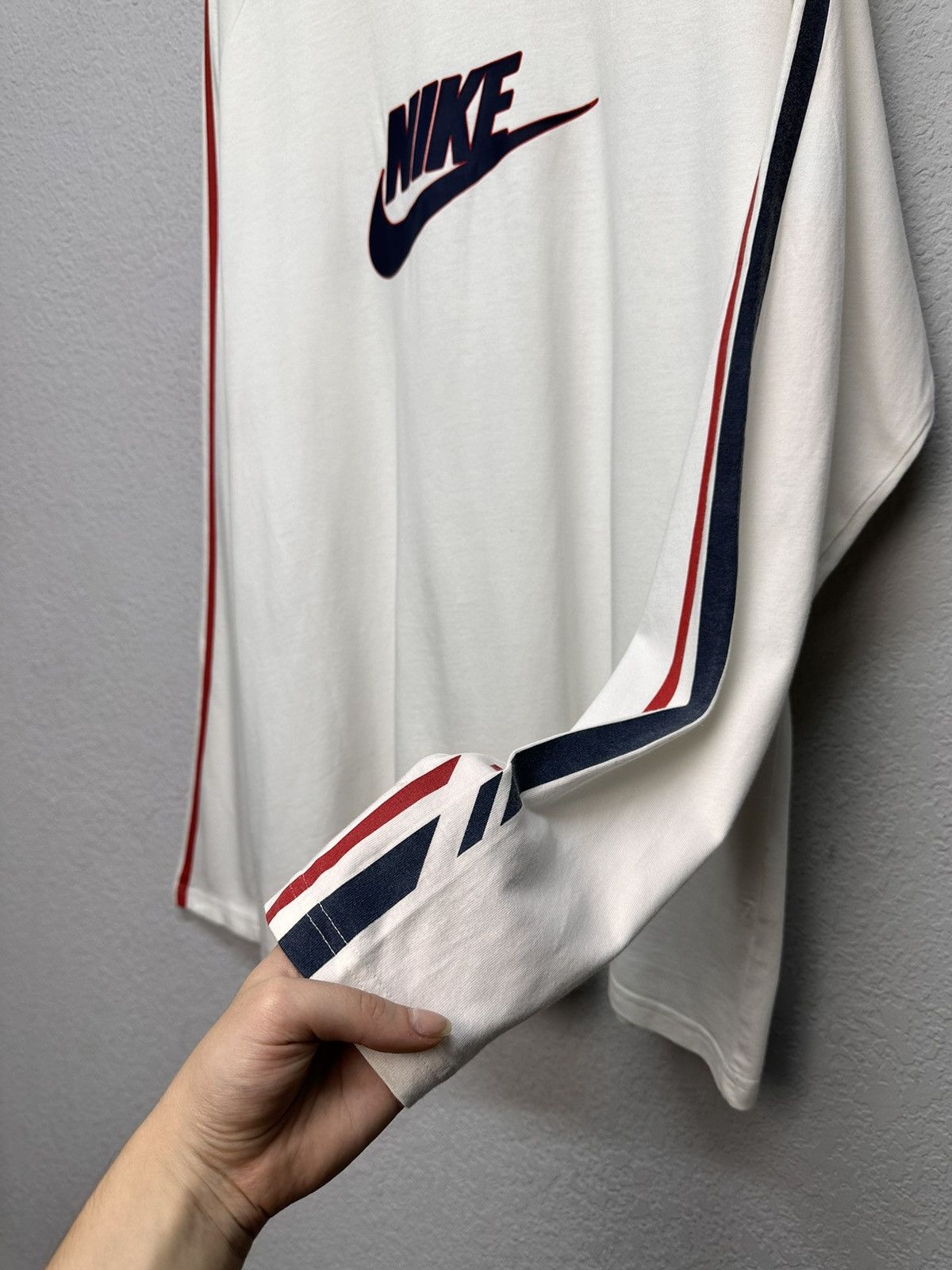 Nike Nike white longsleeve red stripe Y2K sportswear style Size US XL / EU 56 / 4 - 5 Thumbnail
