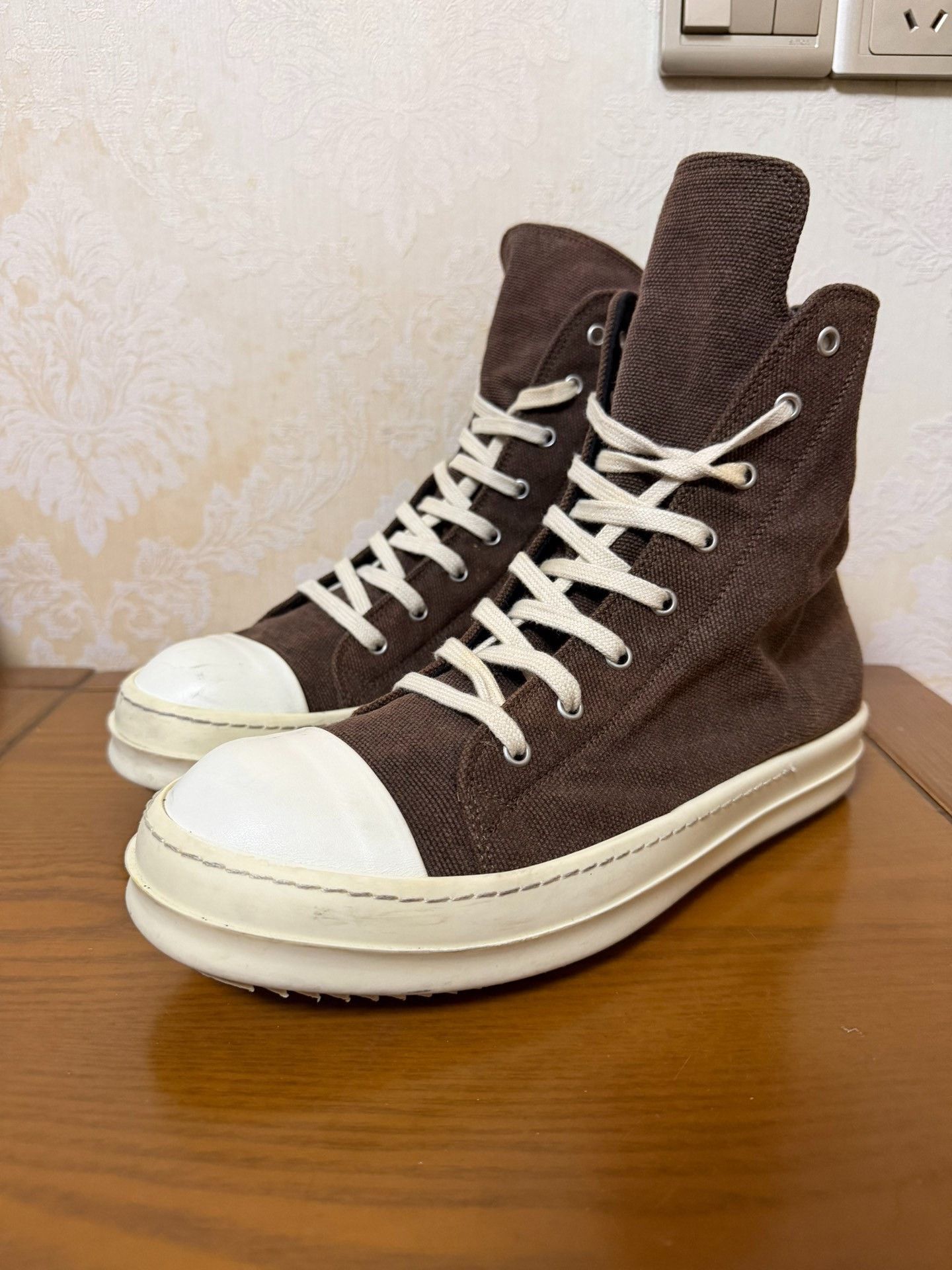 Rick Owens Rick Owens Canvas Brown Lowtop Sneakers 9 Men Size US 9 / EU 42 - 1 Thumbnail
