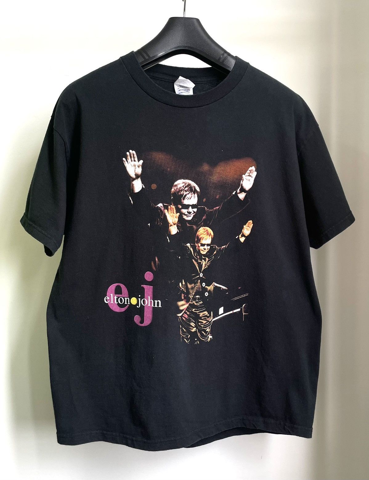 Vintage Vintage Elton John Tour Tee Size US L / EU 52-54 / 3 - 1 Thumbnail