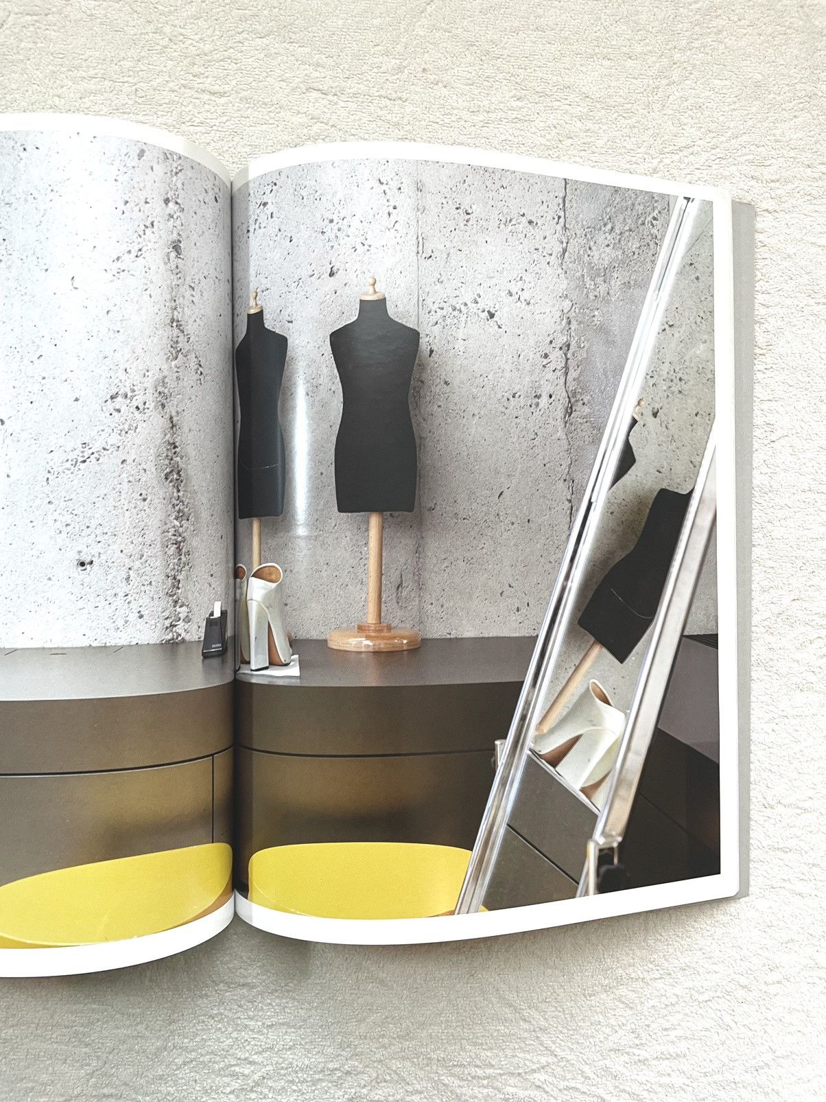 Acne Studios Floragatan 13 Curated By Acne Studios A Magazine Curated By Size ONE SIZE - 2 Thumbnail