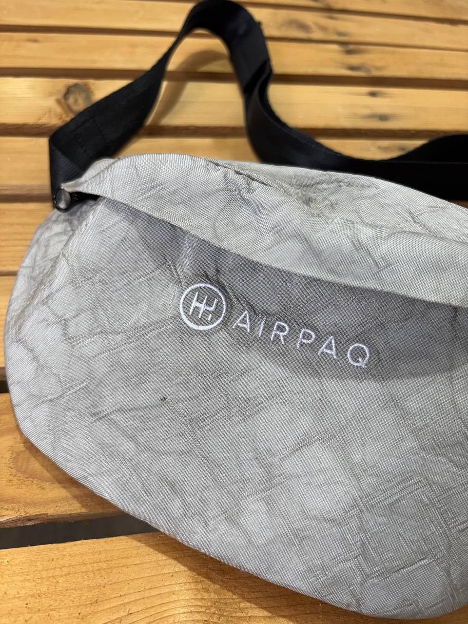 Japanese Brand AIRPAQ Waist Bag Made from upcycled airbags Size ONE SIZE - 3 Thumbnail