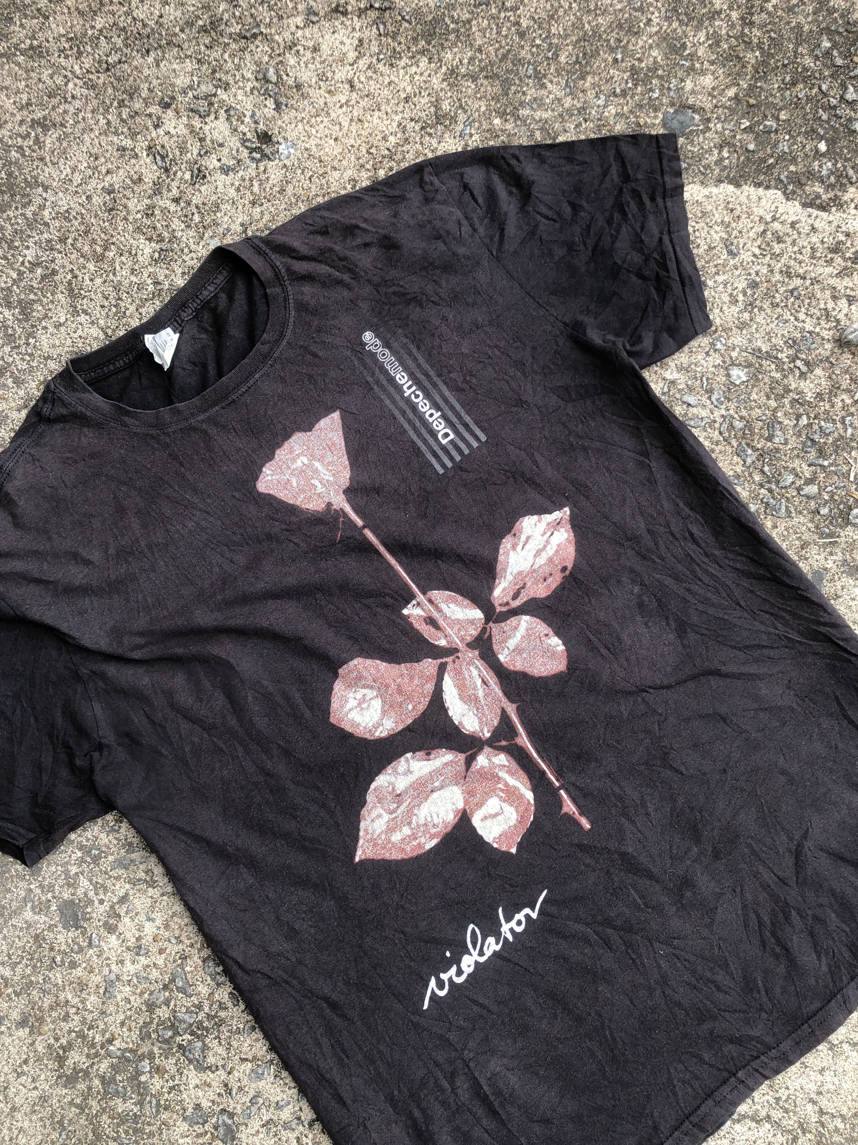 Band Tees Vintage Sunfaded Y2K Depeche Mode Violator Band Tee Size US XL / EU 56 / 4 - 2 Thumbnail