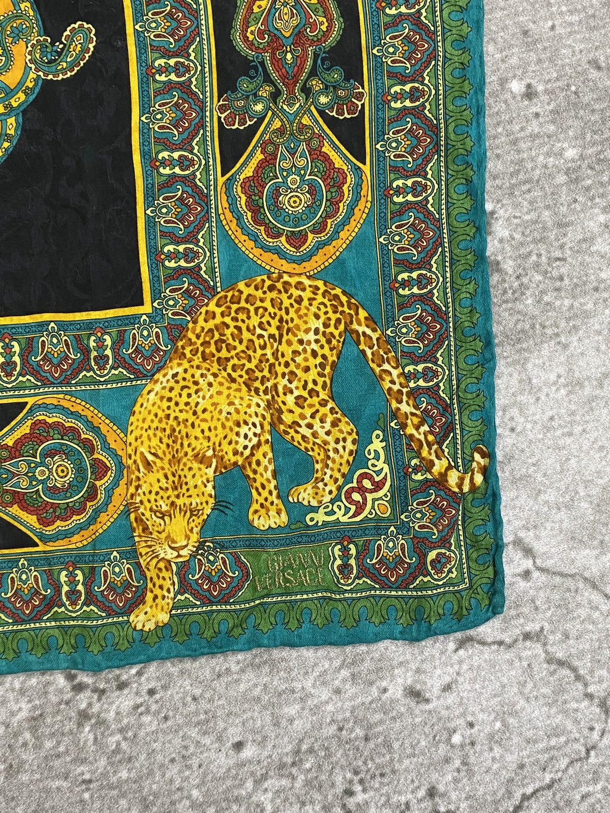 Versace Gianni Versace Handkerchief / Bandana / Neckerchief Size ONE SIZE - 7 Thumbnail