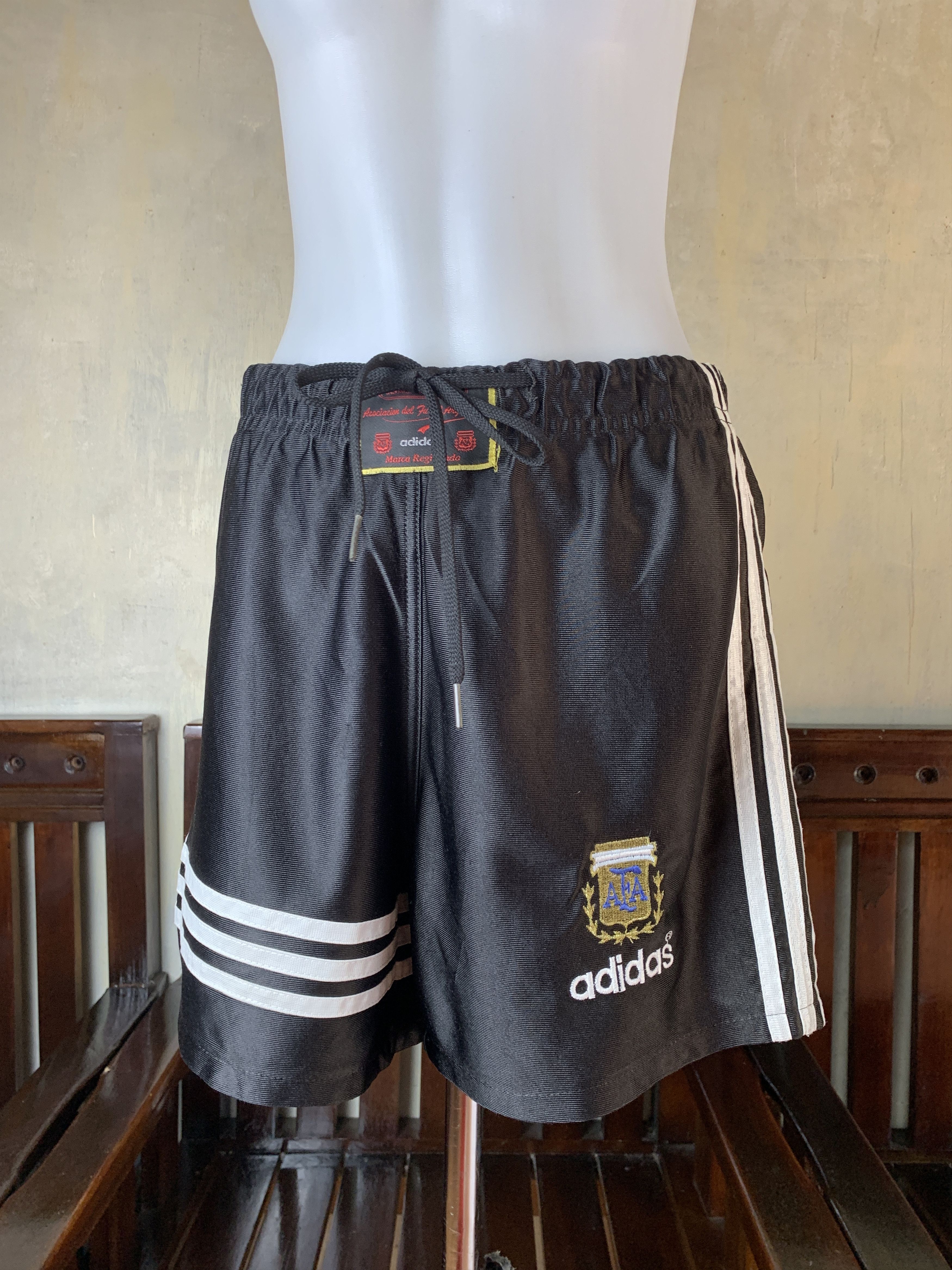 Adidas 1994-1996 Adidas Argentina FC Black Shorts (27 to 30) Size 27" / US 4 / IT 40 - 2 Thumbnail