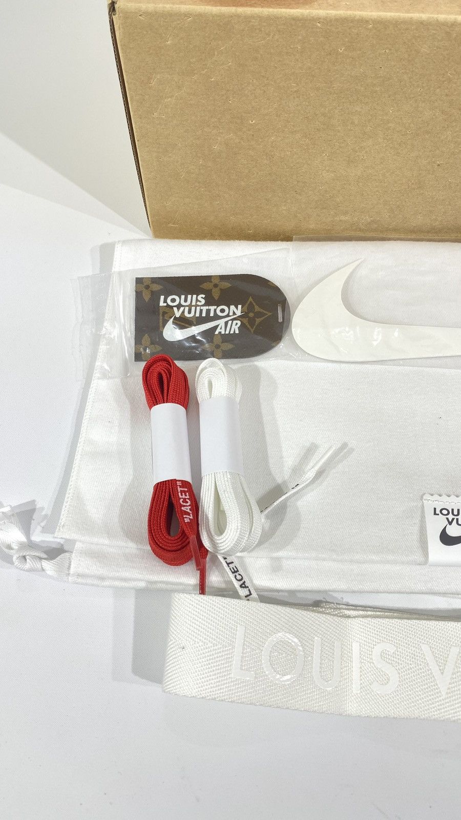 Louis Vuitton Louis Vuitton X Nike 8.5 Air Force 1 White Red Virgil Abloh Size US 8.5 / EU 41-42 - 7 Thumbnail