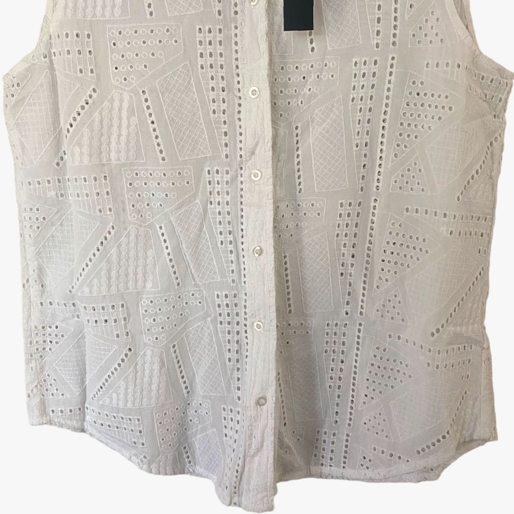 Vintage VINTAGE Tahari Embroidered Eyelet Button-Up Blouse Top Womens Large Sleeveless Cotton White Spring Summer Ladies Size L / US 10 / IT 46 - 7 Thumbnail