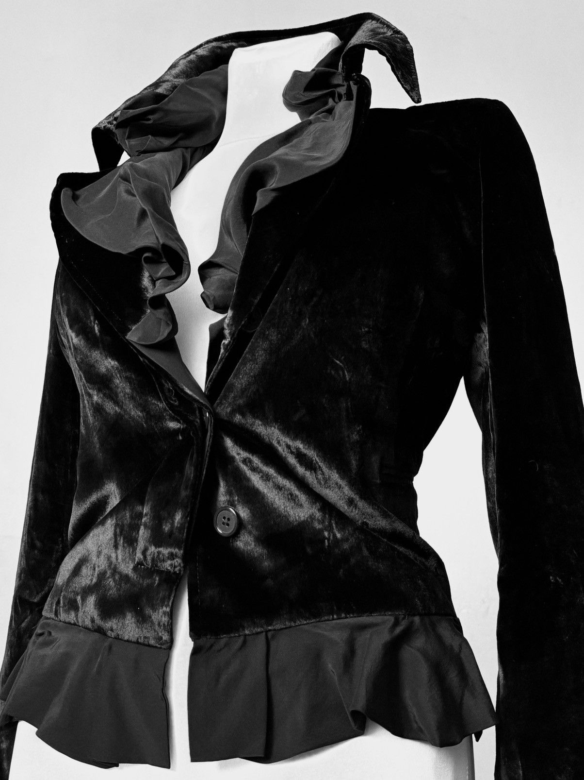 Yves Saint Laurent Iconic Tom Ford for YSL velvet silk blazer FALL 2002 Size S / US 4 / IT 40 - 7 Thumbnail