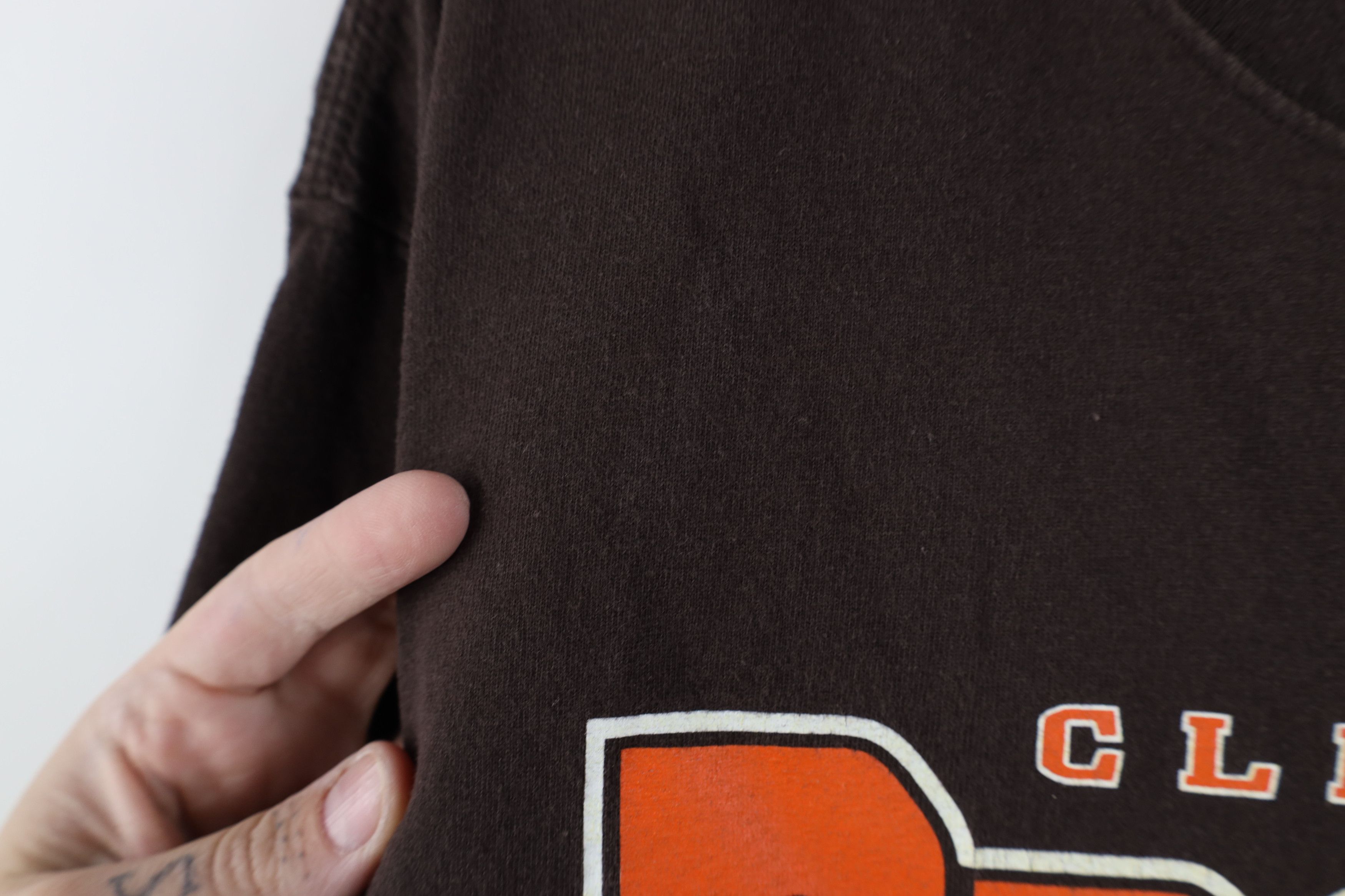 Vintage Vintage Y2K NFL Cleveland Football Helmet T-Shirt Brown Size US L / EU 52-54 / 3 - 9 Thumbnail