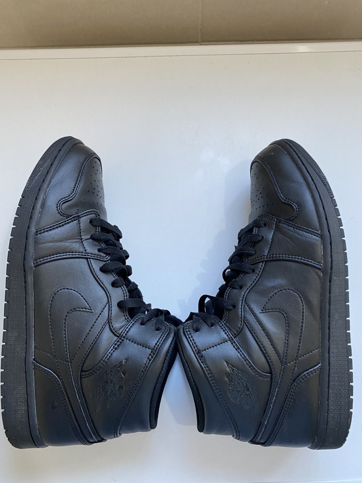 Nike Jordan 1 Mid Triple Black Size US 10 / EU 43 - 1 Thumbnail