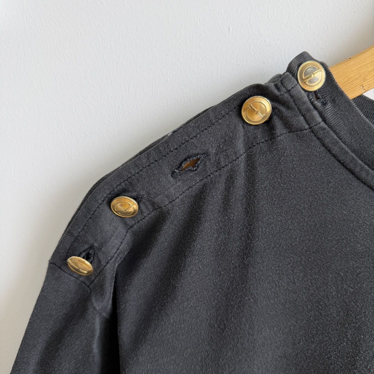 Gucci SS94 Gucci by Tom Ford Gold Button Tee Shirt Size US M / EU 48-50 / 2 - 5 Thumbnail