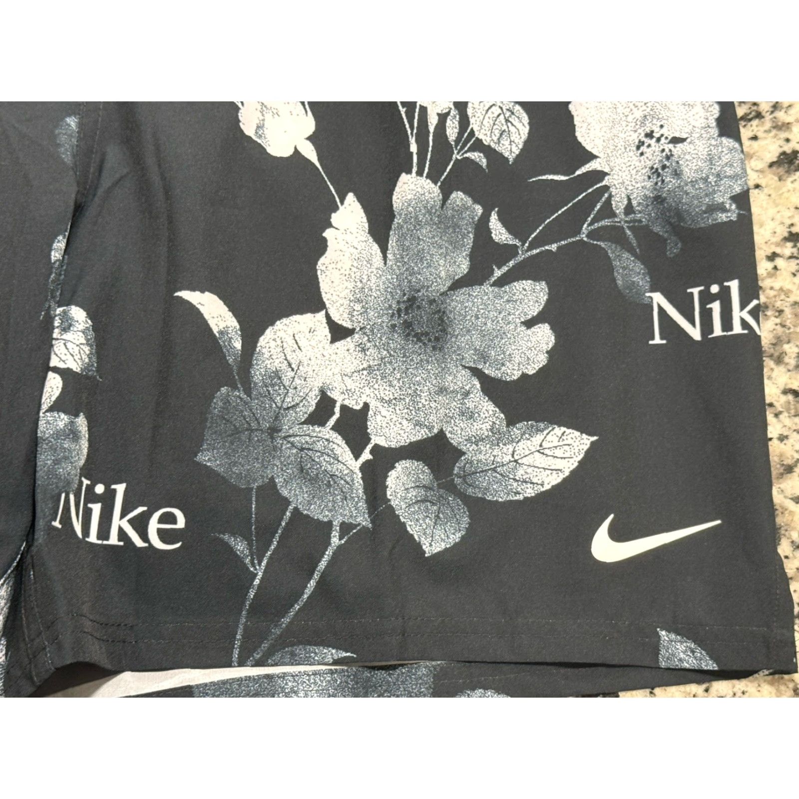 Nike Nike Swim Breaker Men's 7" Floral Boxer Volley Shorts XL Sz 7" Flowered Multicolor Polyester Elastane Machine Washable Nike Brand Vanguard? Size US 36 / EU 52 - 2 Thumbnail