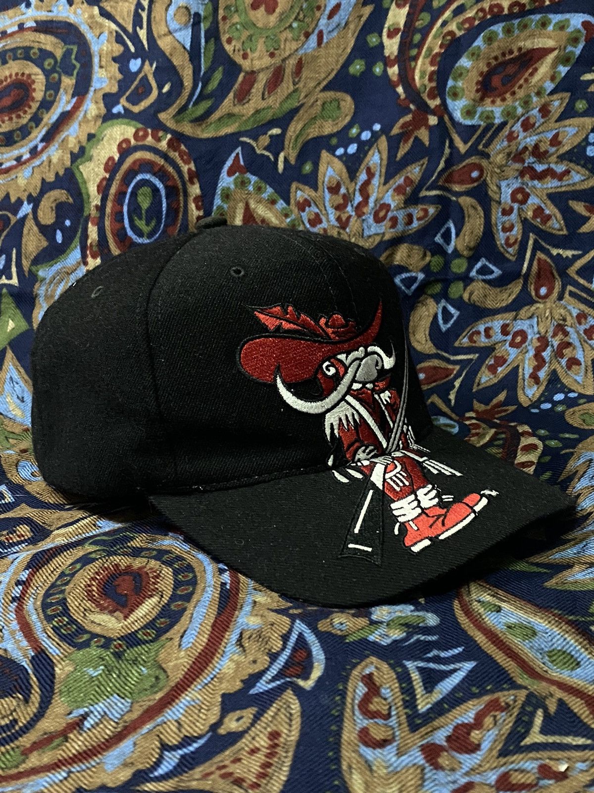 NBA RARE REBELS UNLV VINTANGE 90’s BASKETBALL UNIVERSITY Size ONE SIZE - 3 Thumbnail
