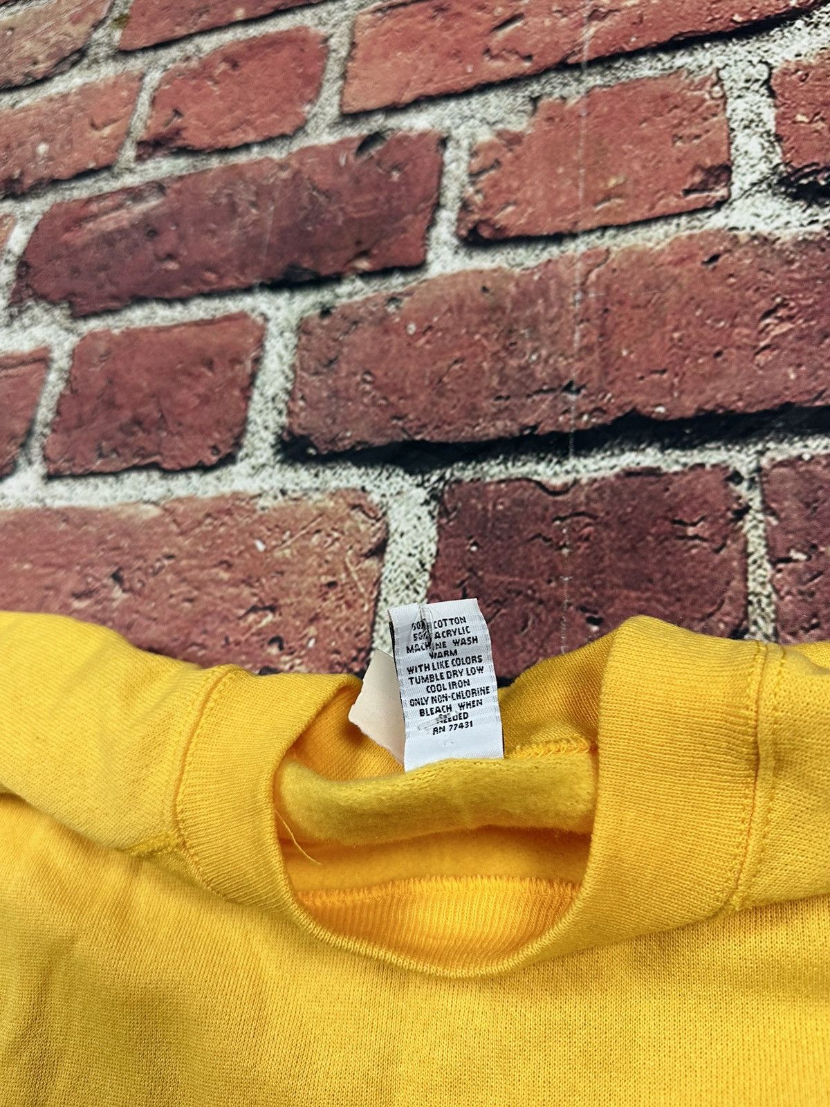 Vintage Vintage Blank JE Morgan Sweatshirt 80s Crewneck Yellow NEW Size US XXL / EU 58 / 5 - 7 Thumbnail