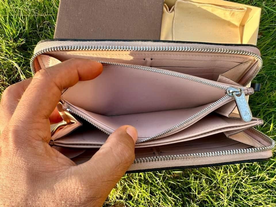 Louis Vuitton Authentic LOUIS VUITTON Pink Mahina Zippy Wallet Size ONE SIZE - 5 Thumbnail