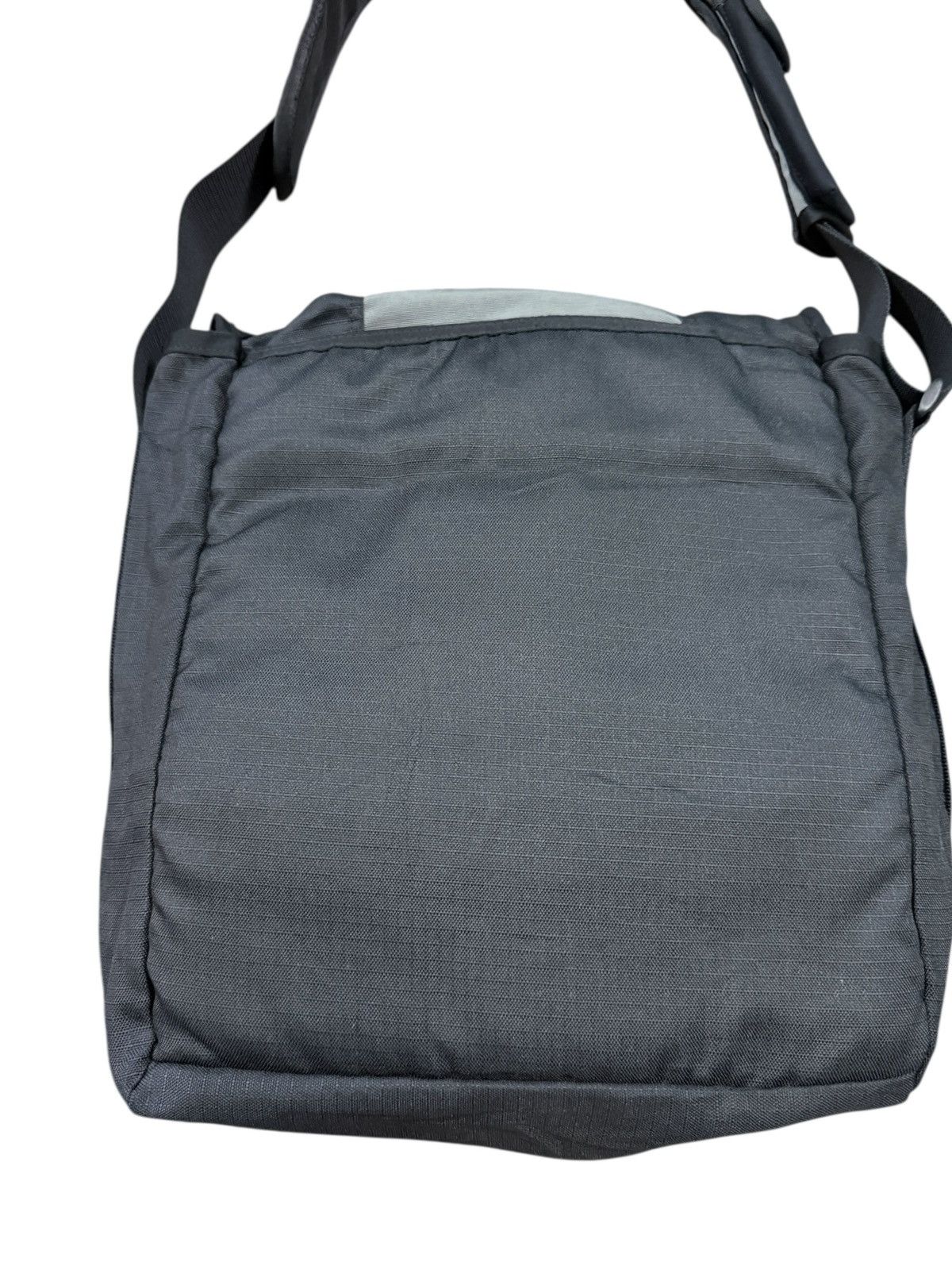Vintage VINTAGE NIKE ACG MASSENGER BAG Size ONE SIZE - 7 Thumbnail