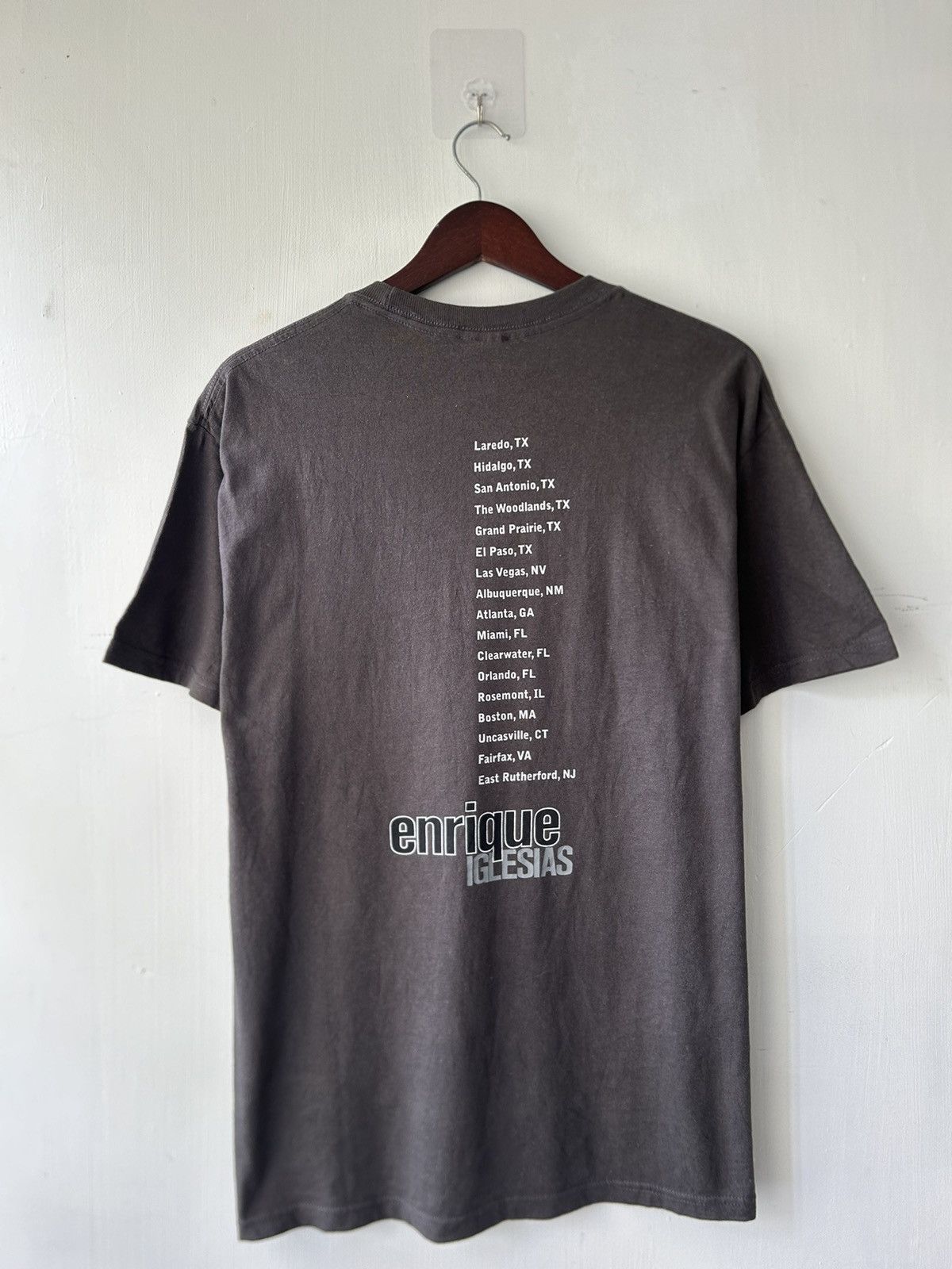 Band Tees Vintage 2000s Enrique Iglesias Tour Tee Size US M / EU 48-50 / 2 - 2 Thumbnail