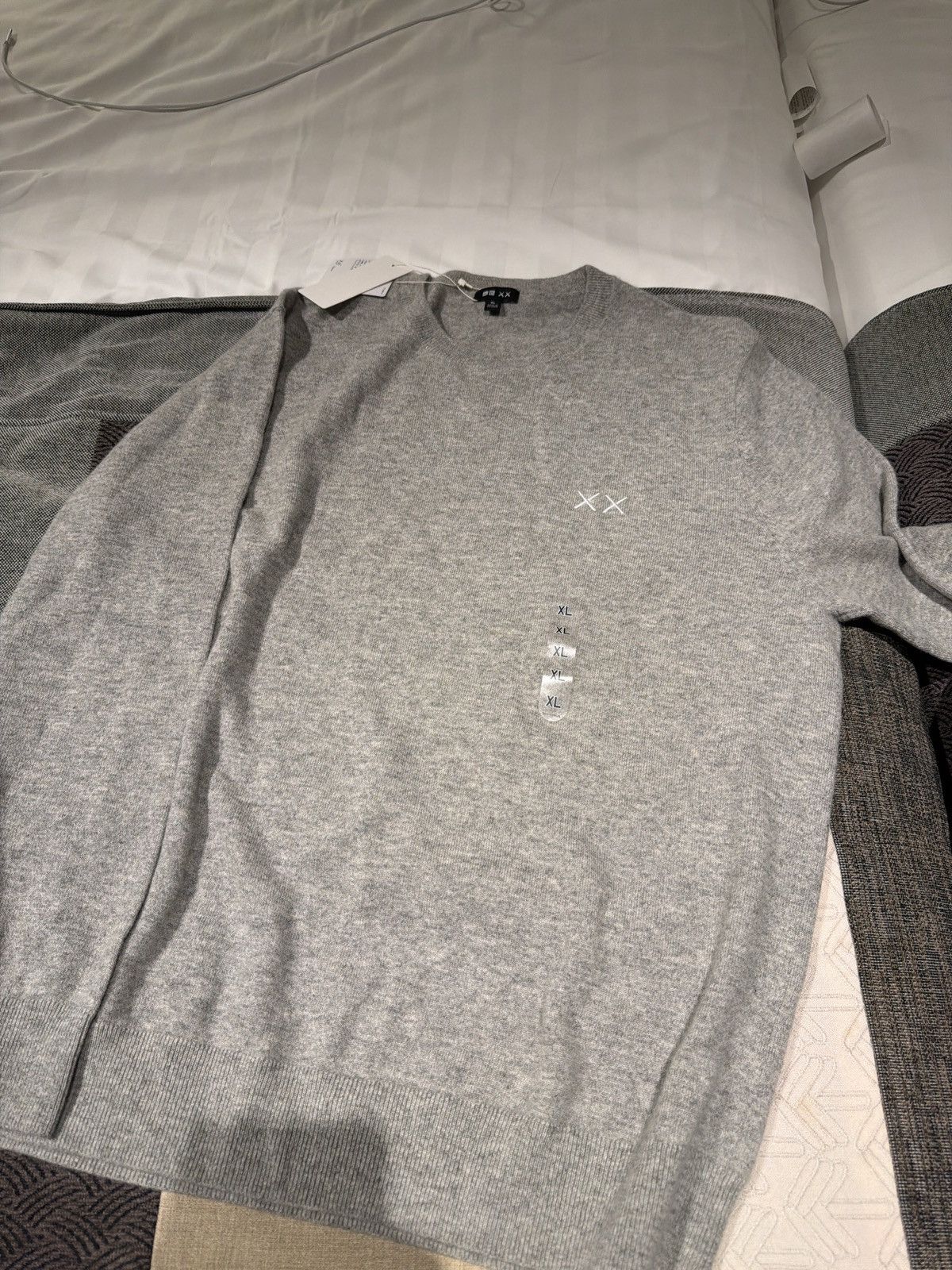Kaws × Uniqlo KAWS WINTER Cashmere Sweater Size US XL / EU 56 / 4 - 1 Thumbnail