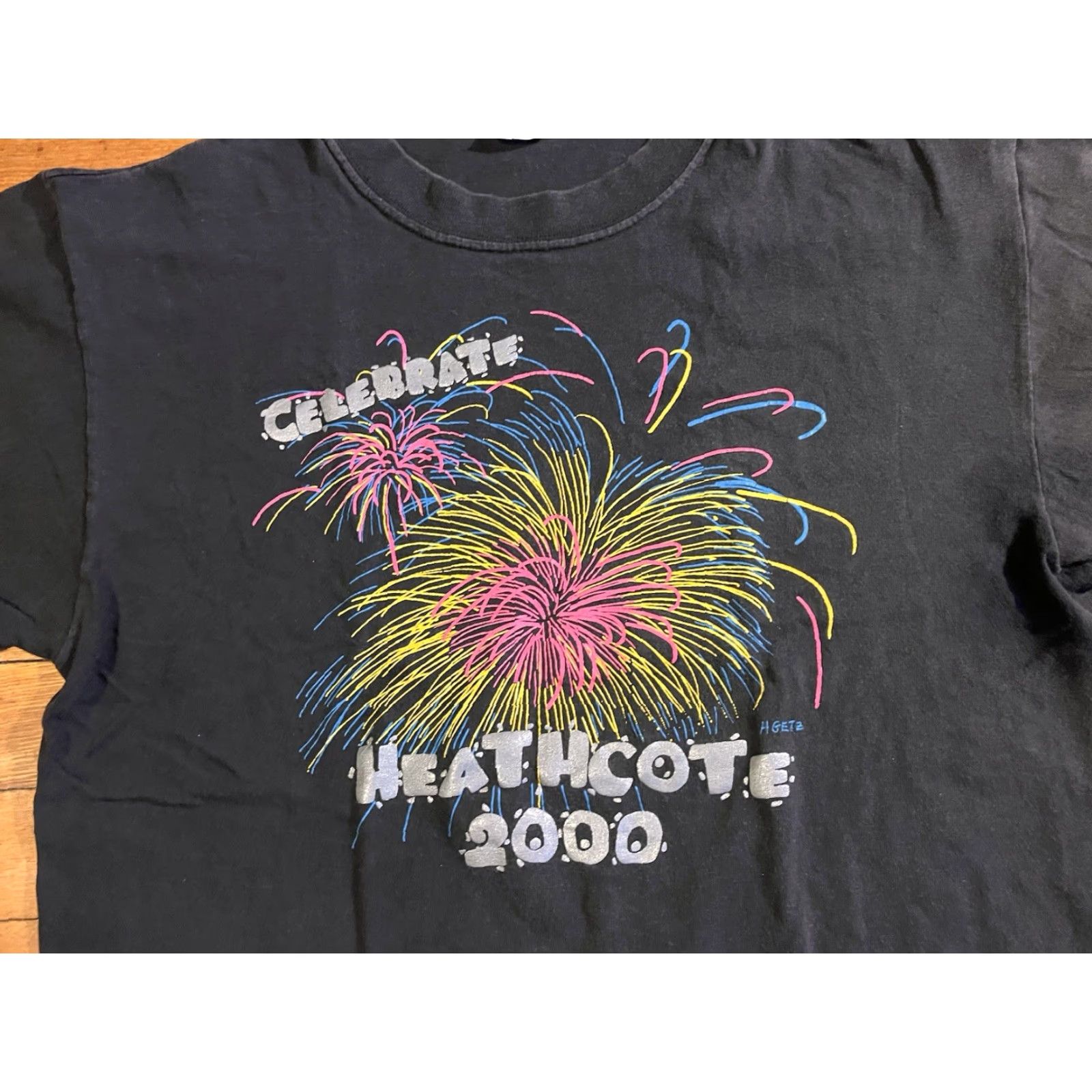 Hanes VINTAGE Heathcote School 2000 Shirt Men’s Medium Black Logo 90s Hanes T-Shirt Mens Regular Short Sleeve Crew Neck Carded Cotton Jersey graphic print Size US M / EU 48-50 / 2 - 3 Thumbnail