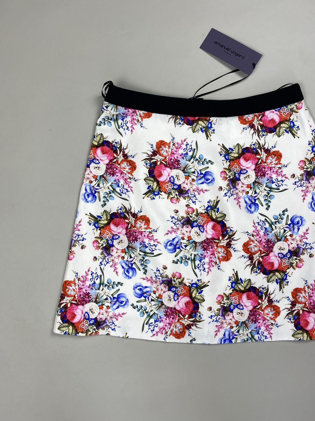Emanuel Ungaro BNWT! Emanuel Ungaro ladies silk floral patterns skirt Size 27" / US 4 / IT 40 - 16 Thumbnail