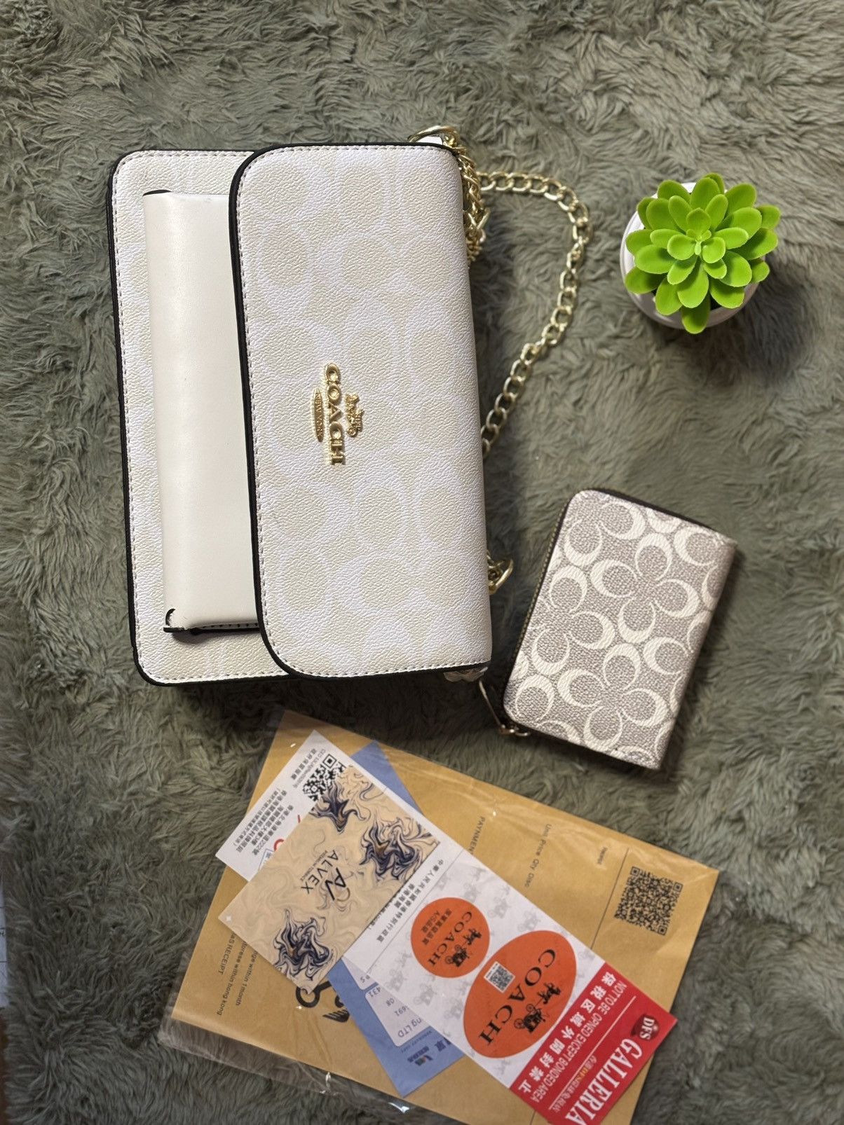 Coach Brand New Coach Signature Wallet on Chain Crossbody Bag Size ONE SIZE - 1 Preview