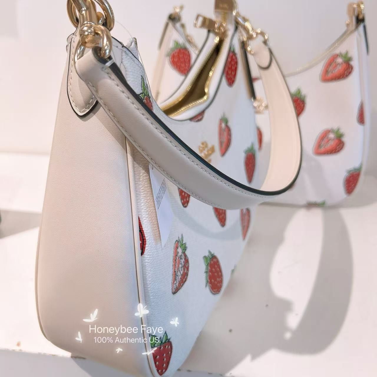 Coach NWT COACH Teri Hobo Bag With Strawberry Print CAL67 Size ONE SIZE - 5 Thumbnail
