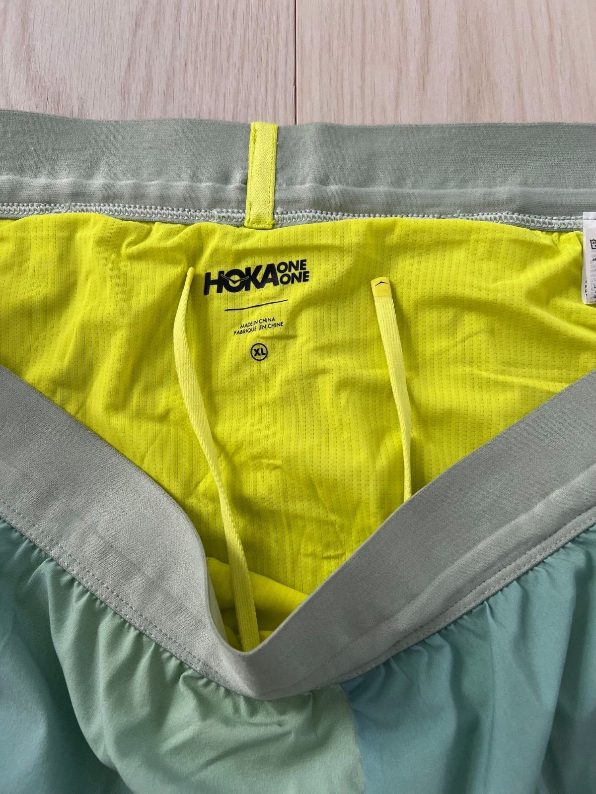 Hoka Hoka Glide 5" Shorts with Brief Tart Apple Mist ( XL ) Size US 36 / EU 52 - 2 Thumbnail