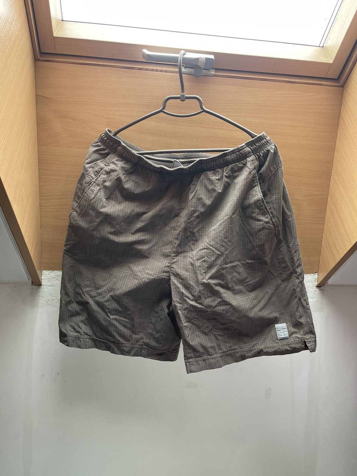 Nike × Vintage 90's NIKE SWOOSH LOGO Y2K RARE RETRO SHORTS VINTAGE Size US 34 / EU 50 - 1 Thumbnail