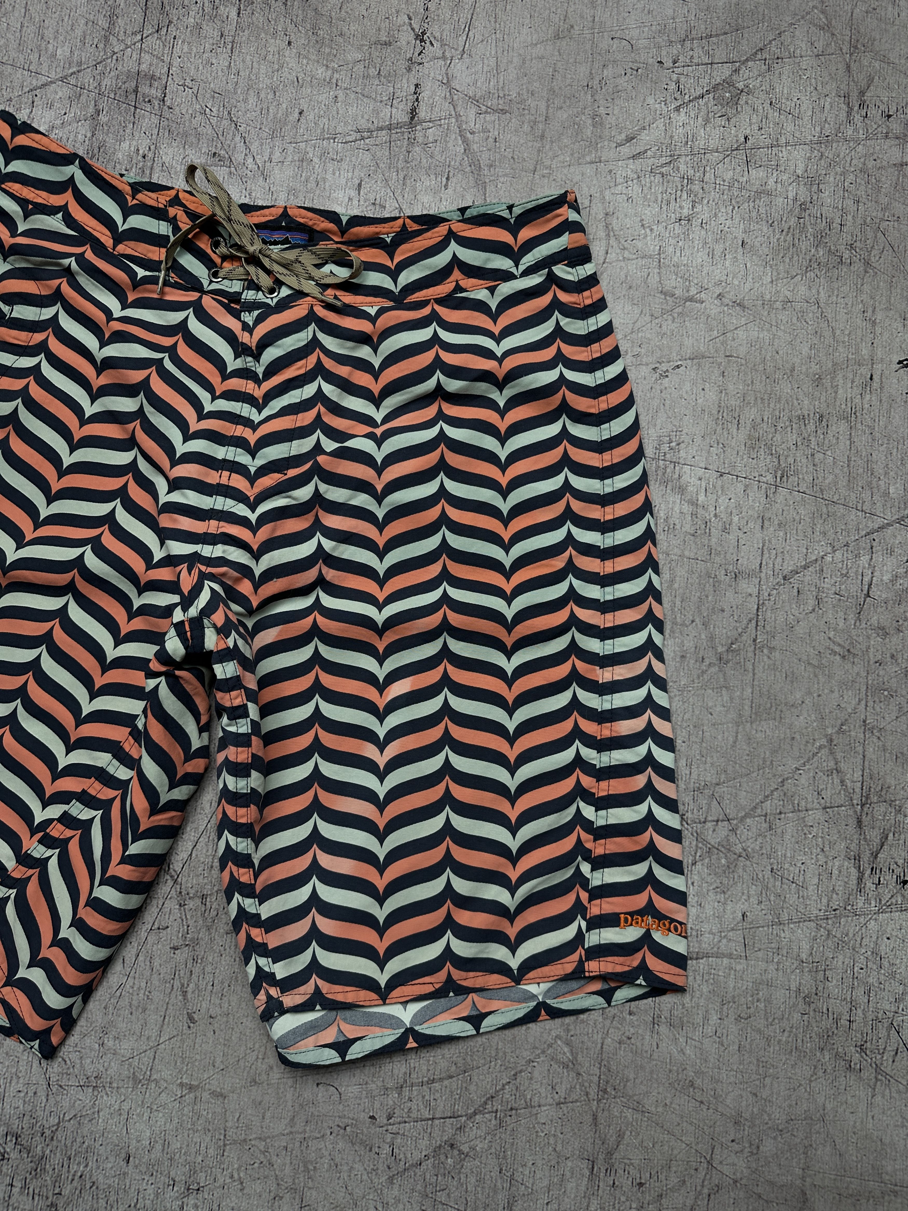 Patagonia Patagonia Vintage Mens Nylon Shorts Size US 32 / EU 48 - 2 Thumbnail