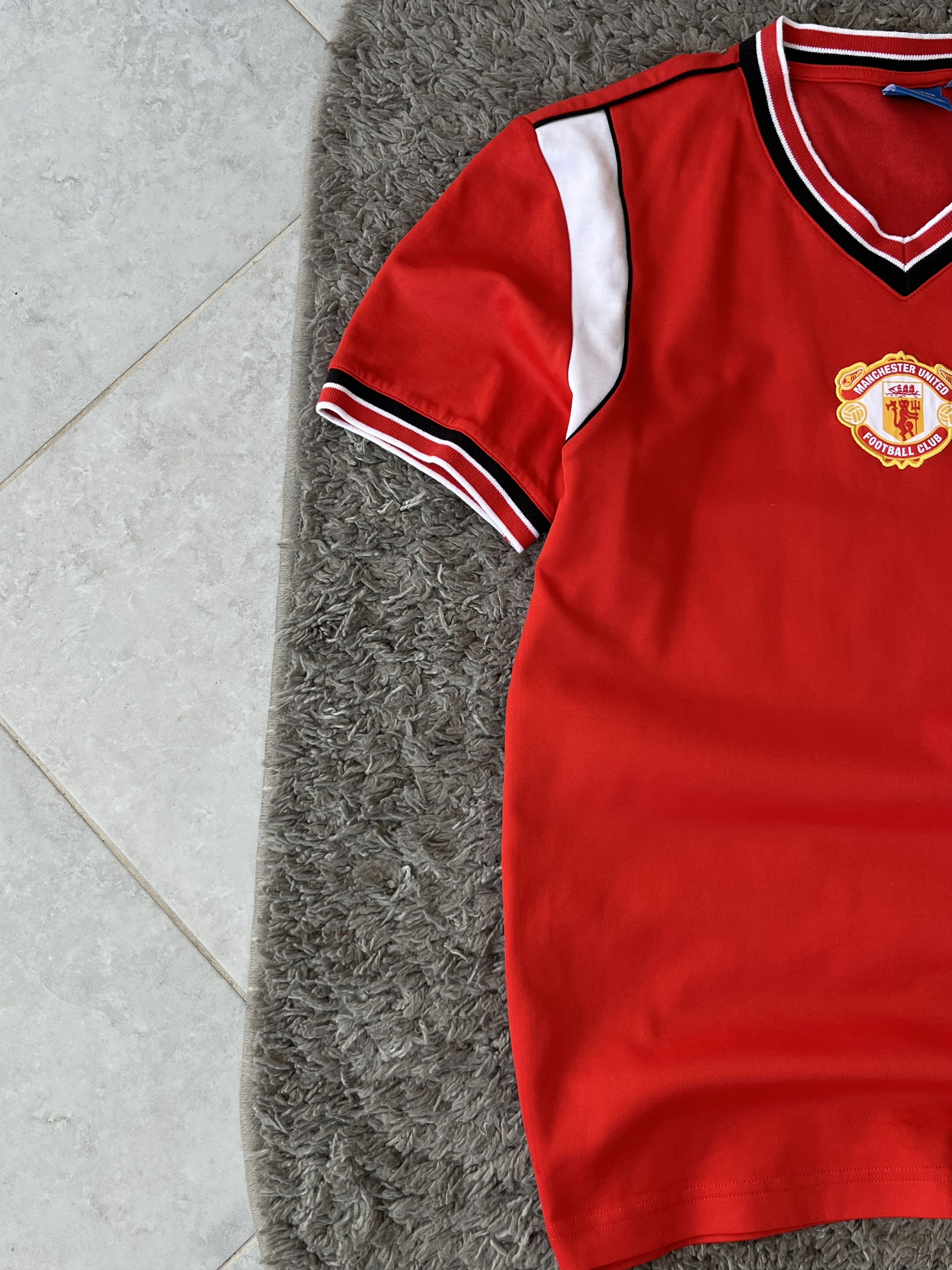 Adidas ADIDAS x MANCHESTER UNITED 2015/16 T-shirt V Neck Red Color Size US M / EU 48-50 / 2 - 3 Thumbnail