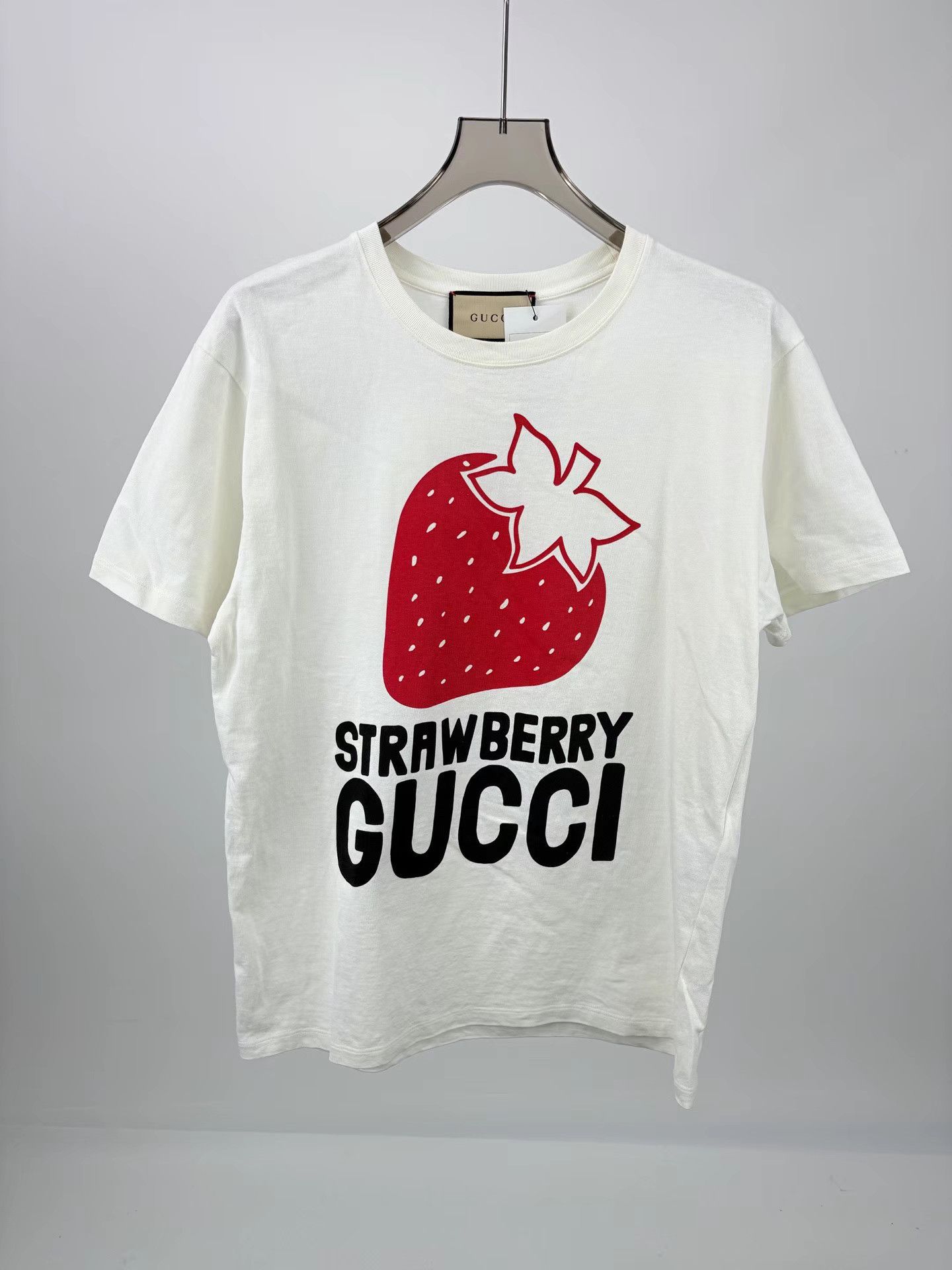 Gucci GUCCI Strawberry Print Short Sleeve Tee Size US S / EU 44-46 / 1 - 1 Thumbnail