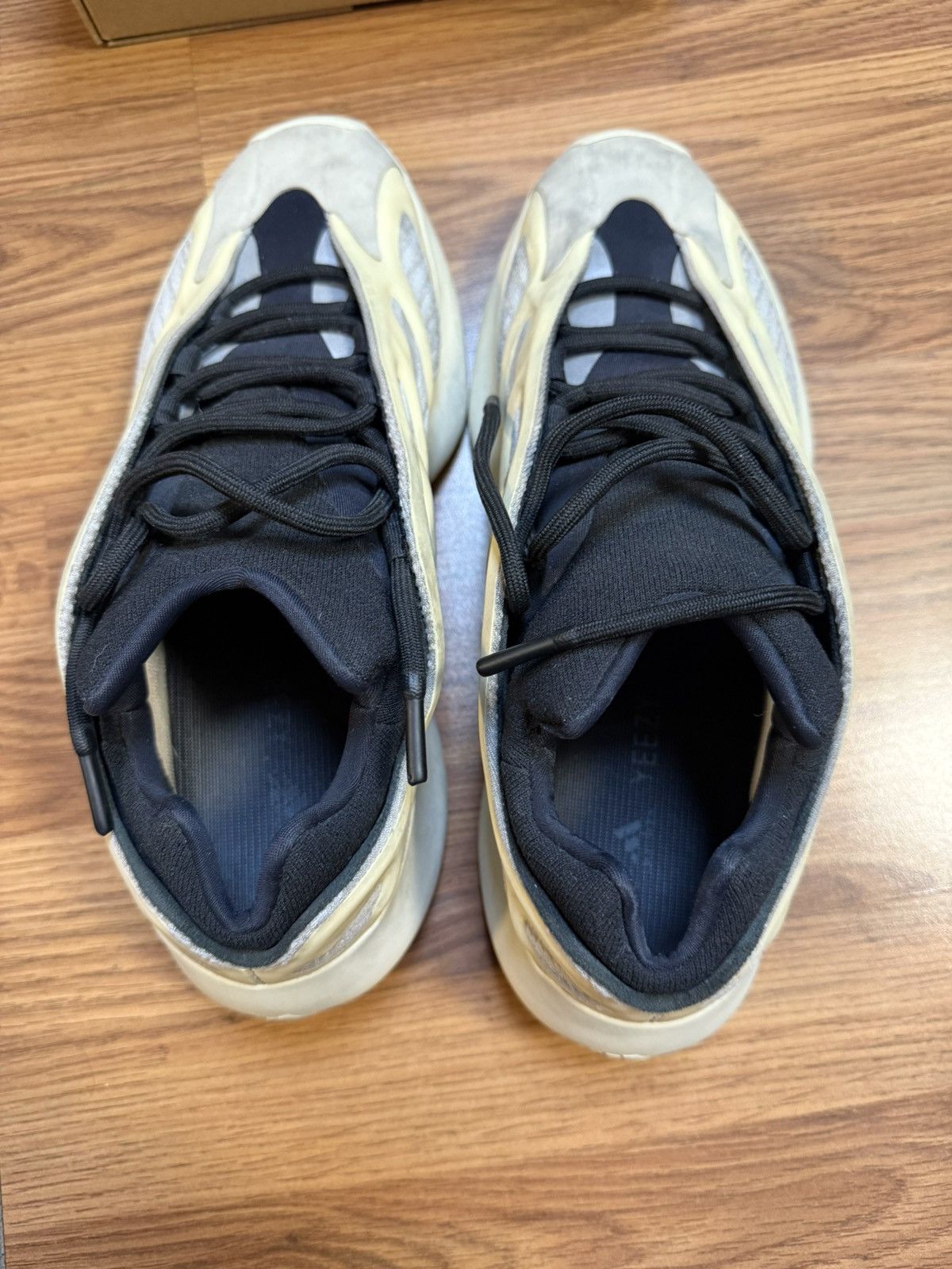 Yeezy Yeezy 700 V3 Azael Sneaker Size US 10.5 / EU 43-44 - 6 Thumbnail